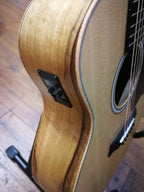 Taylor Gs Mini-E Black Limba Limited Edition Natural