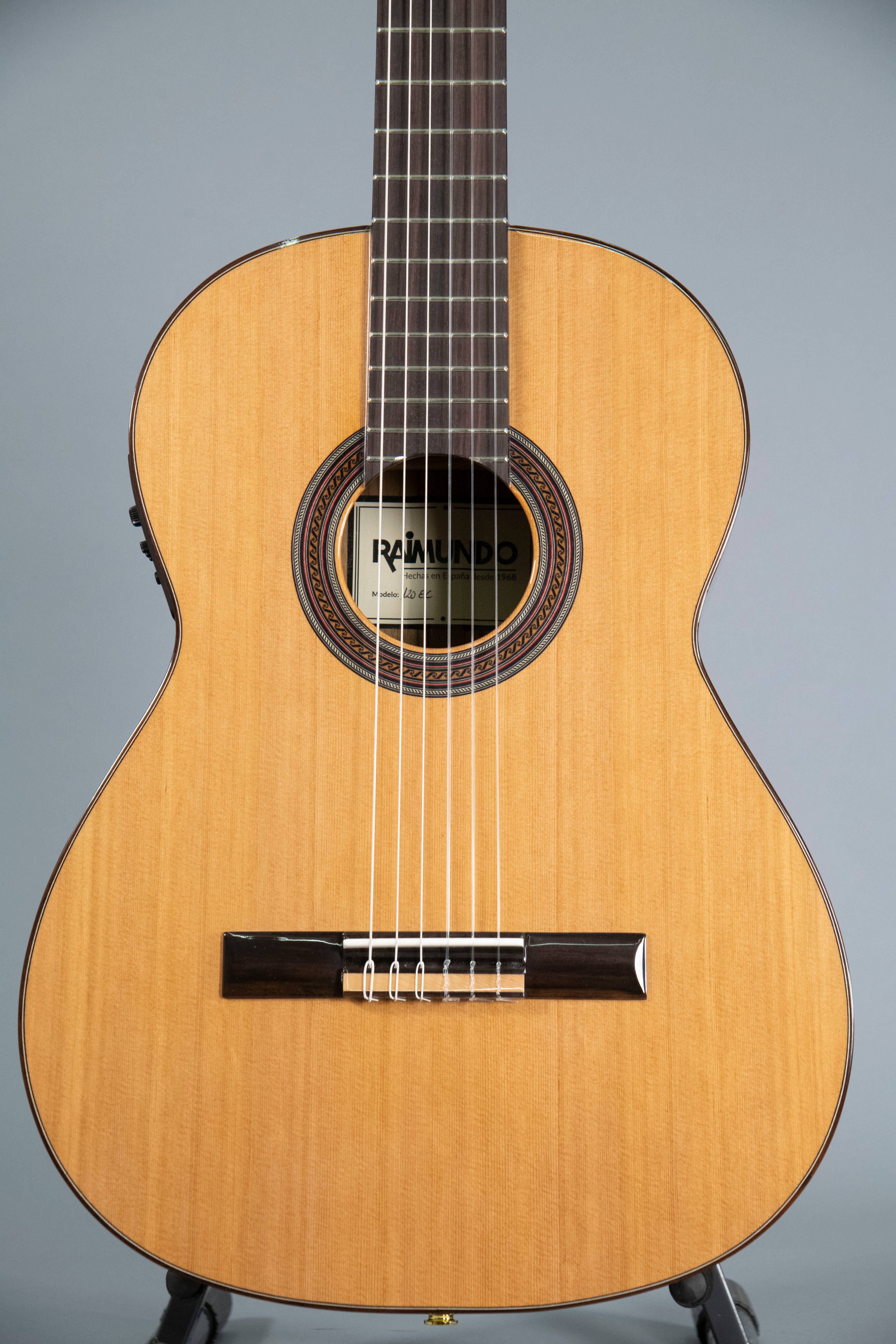 Raimundo 120E Cedar Chitarra Classica Elettrificata Fishman