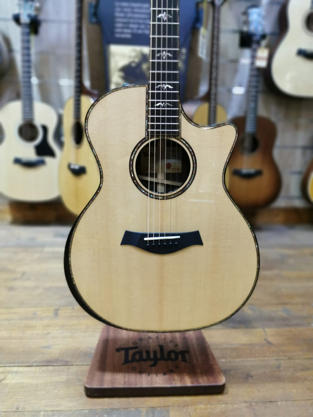 Taylor 914Ce V-Class Chitarra Acustica Elettrificata
