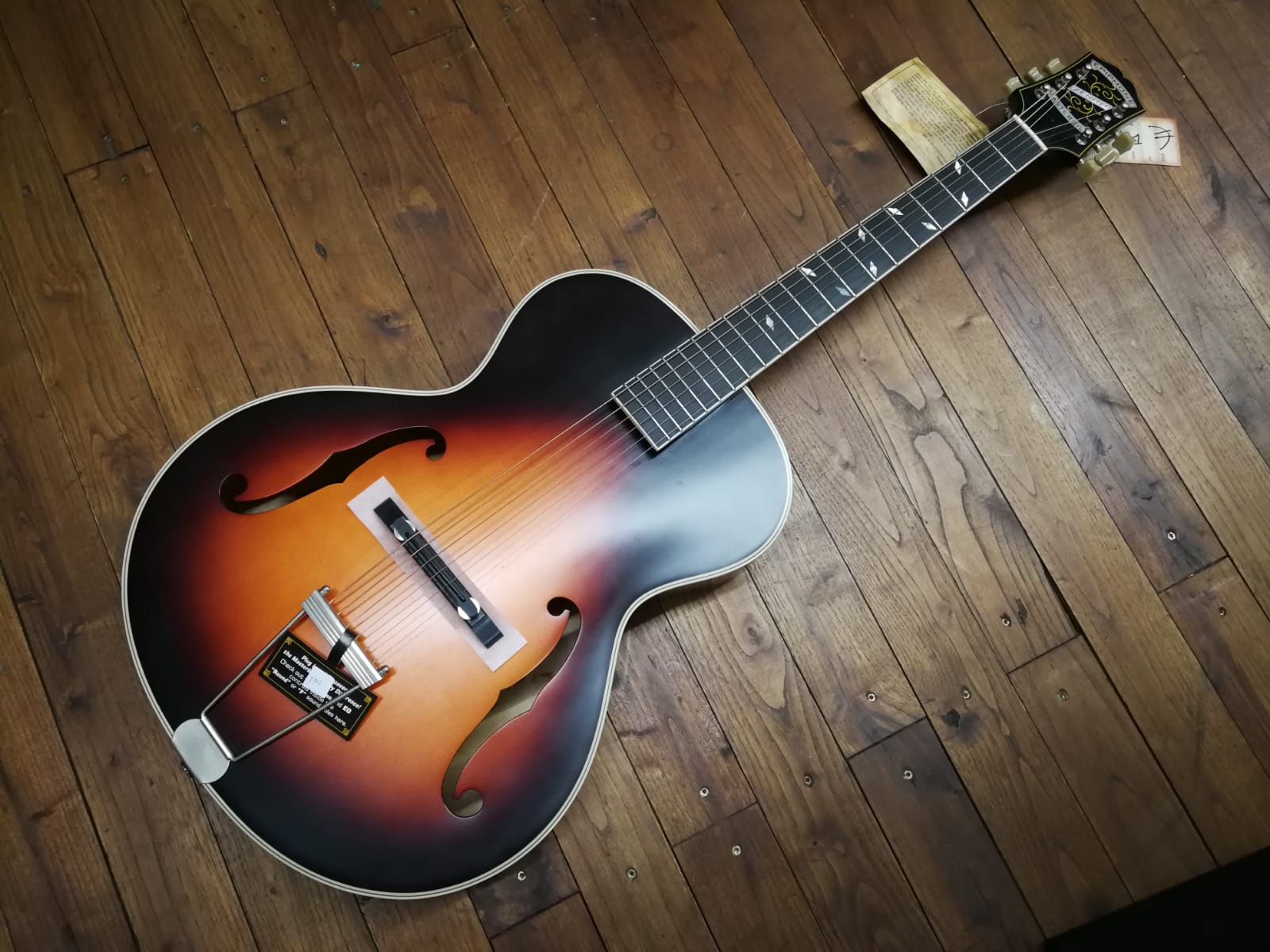 Epiphone Zenith F Hole Masterbild Vintage Sunburst