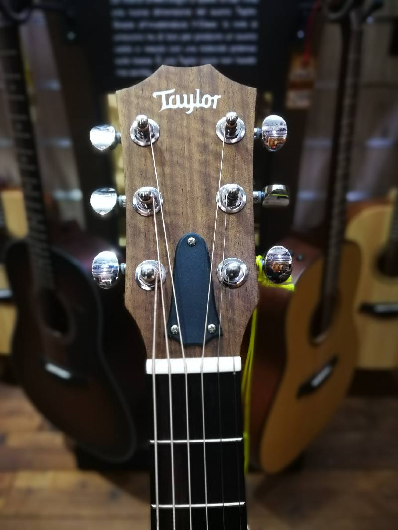 Taylor Gs Mini-E Black Limba Limited Edition Natural