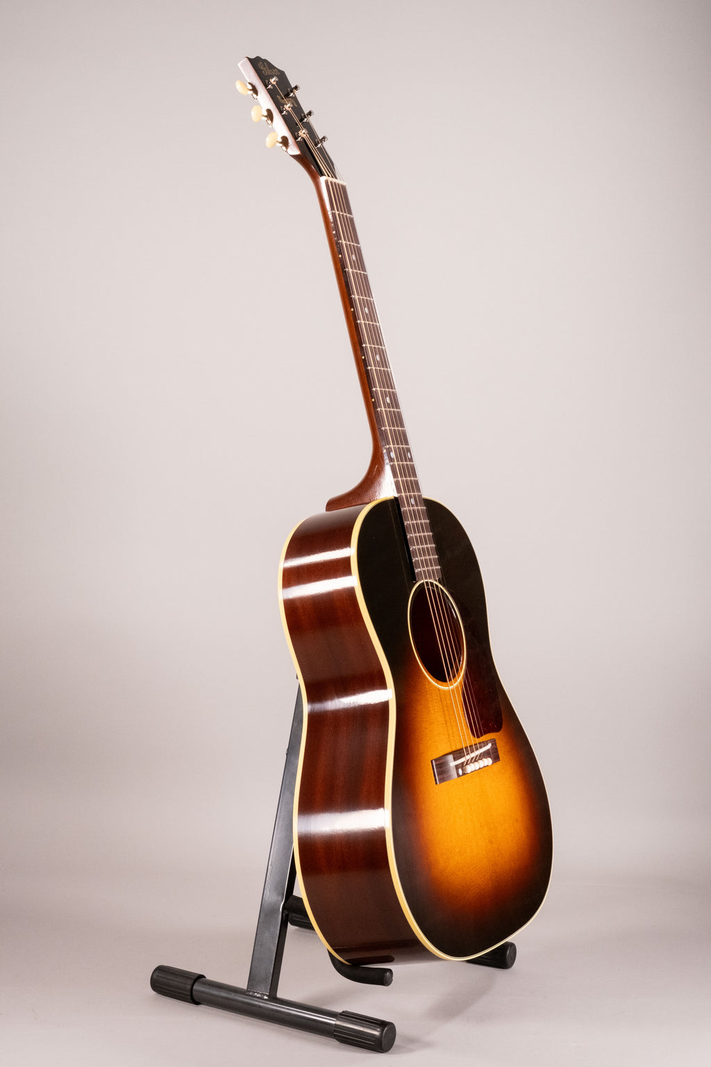 Gibson Custom Shop 1942 Banner LG-2 Vintage Sunburst