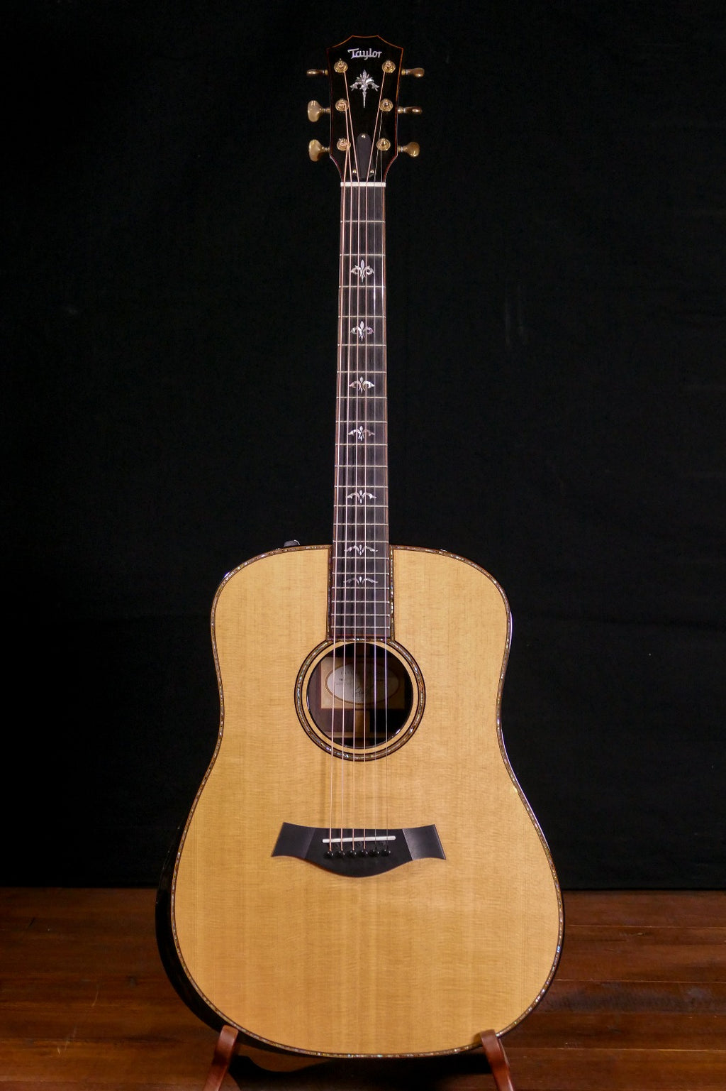 Taylor 910E Dreadnought Acoustic Guitar