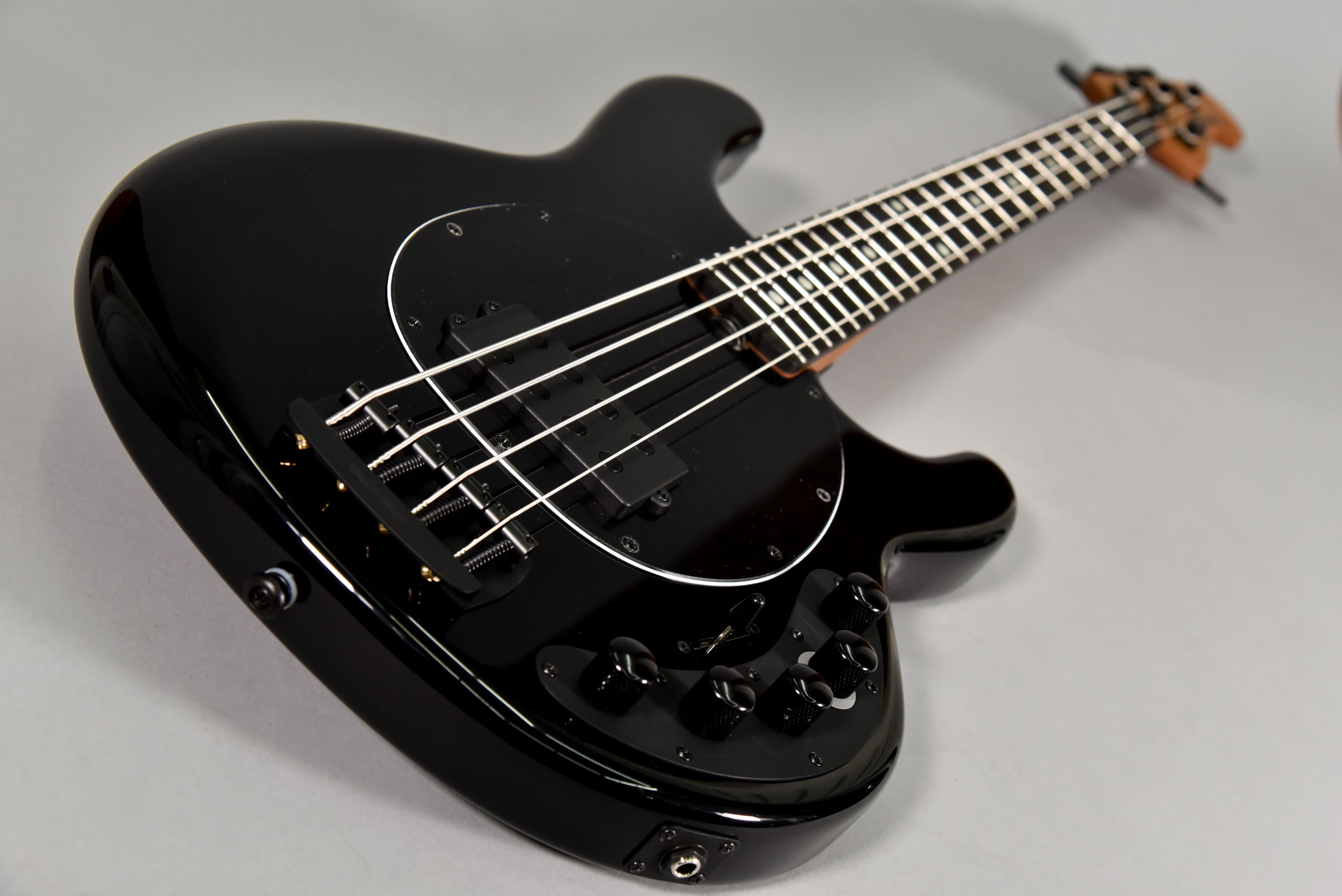 Musicman Darkray Obsidian Black 4 Corde Basso Elettrico