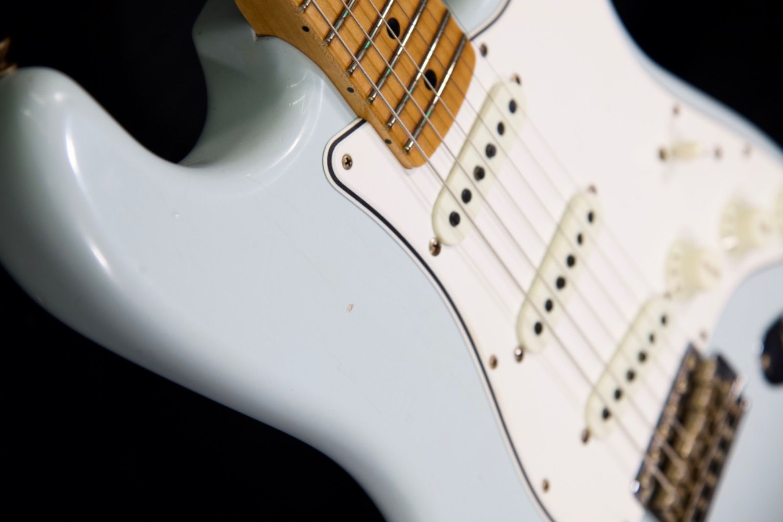 Fender Custom Shop 1969 Journeyman Relic Sonic Blue