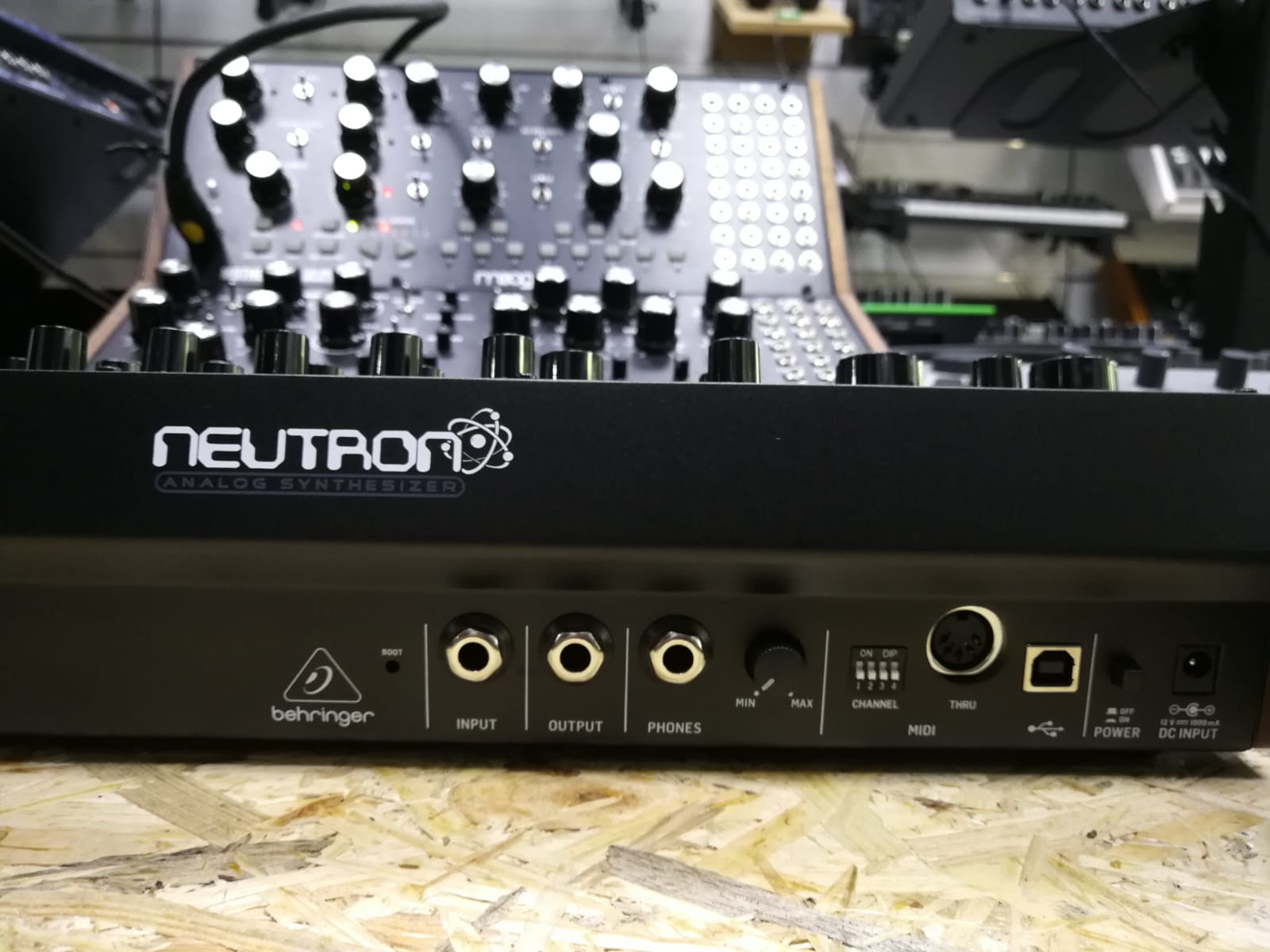 Behringer Neutron