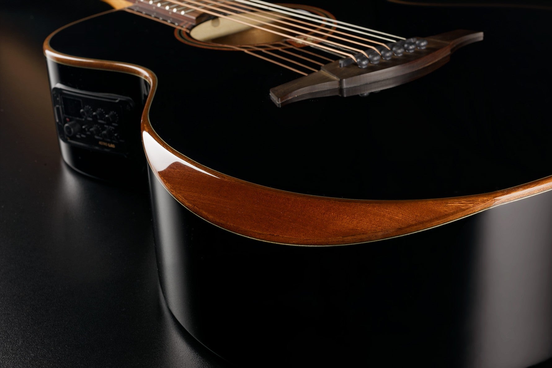Lag T118ABCE-BLK Chitarra Acustica Auditorium Bevel Cutaway EQ Black