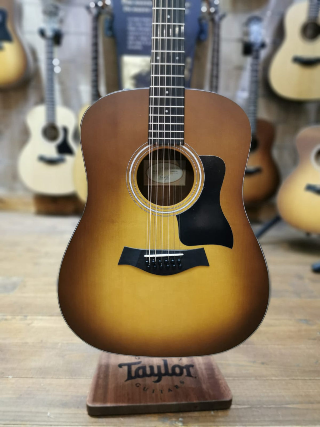 Taylor 150E Walnut Sitka Sunburst Chitarra Acustica 12 Corde