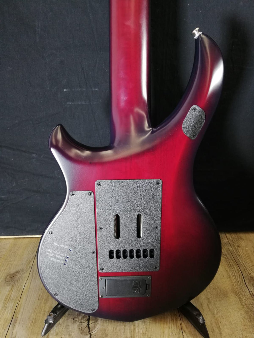 Musicman Maj617 Majesty Royal Red