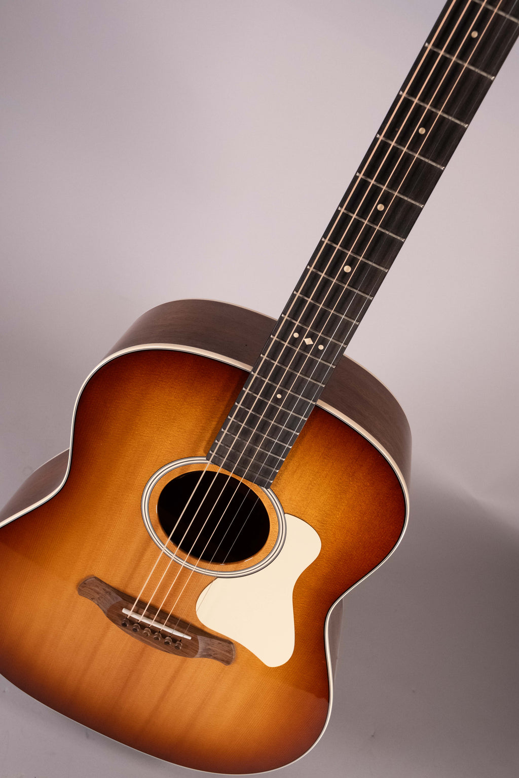 Taylor 517E SB Sunburst Gold Label Cream Pickguard