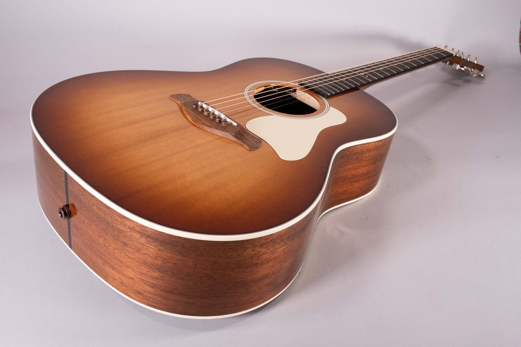 Taylor 517E SB Sunburst Gold Label Cream Pickguard