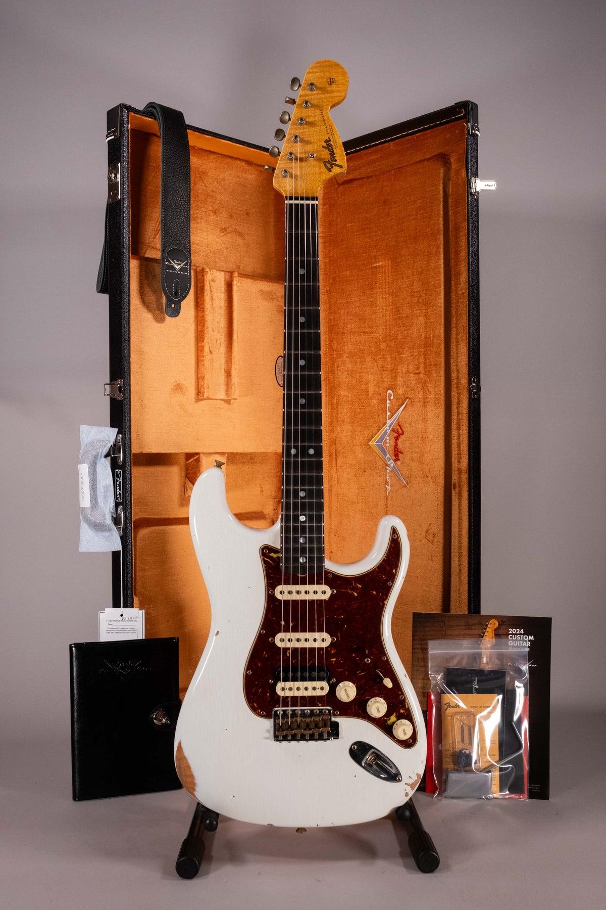 Fender Custom Shop Ltd 67' Stratocaster Relic Aged Olympic White