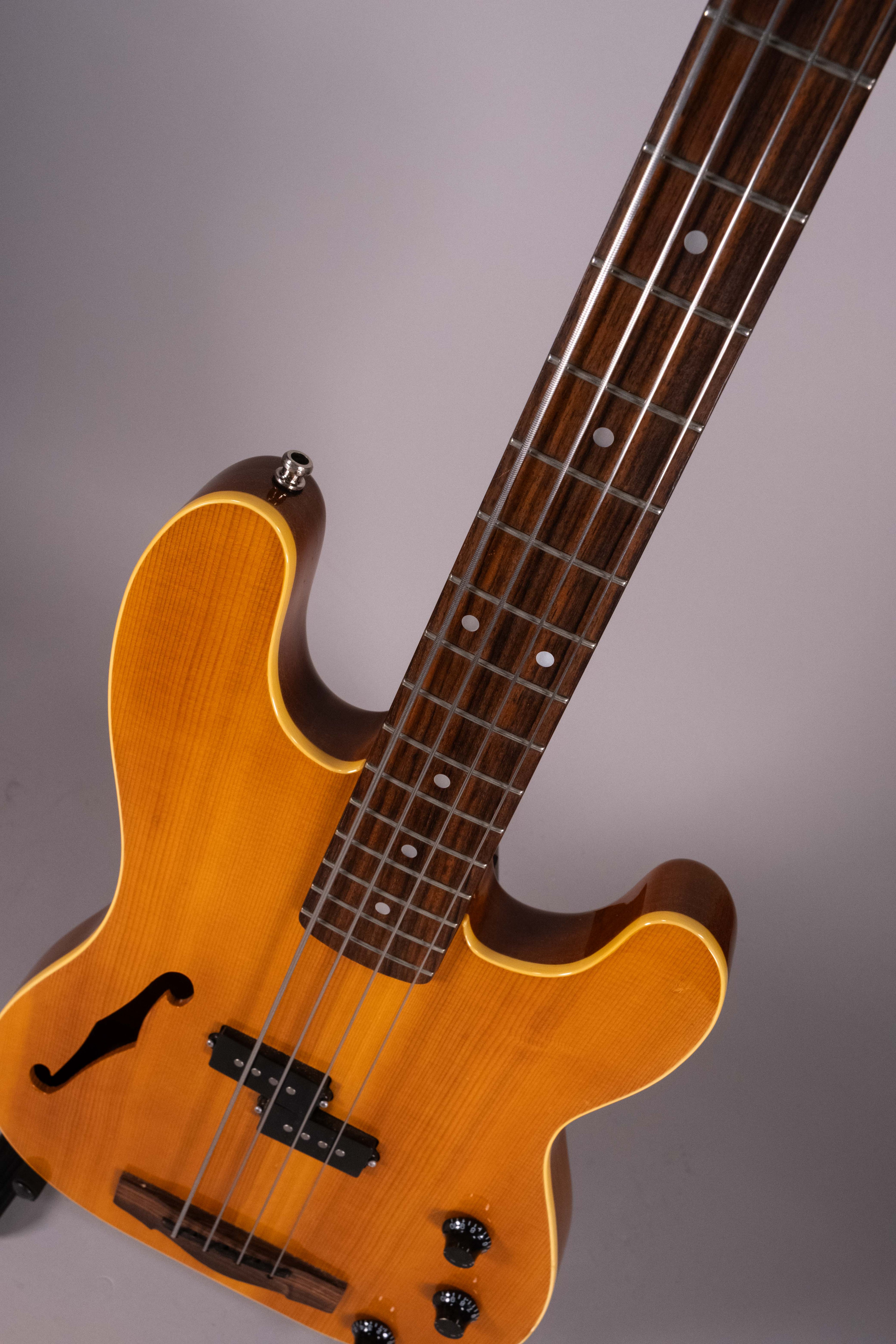 FENDER P-BASS SEMI HOLLOW PBAC-950 USATO