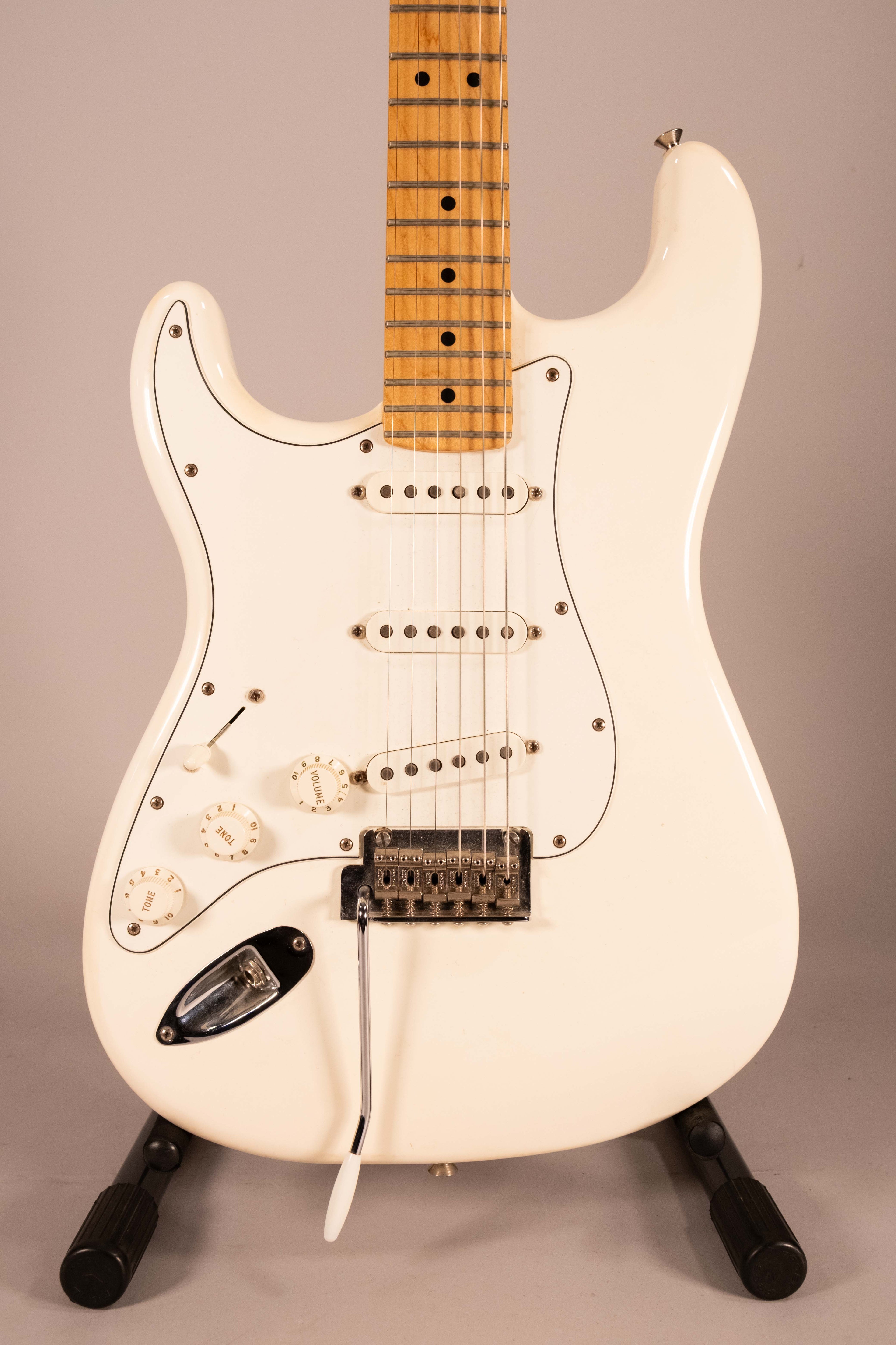 FENDER STRATO MEX OW LEFT USATA