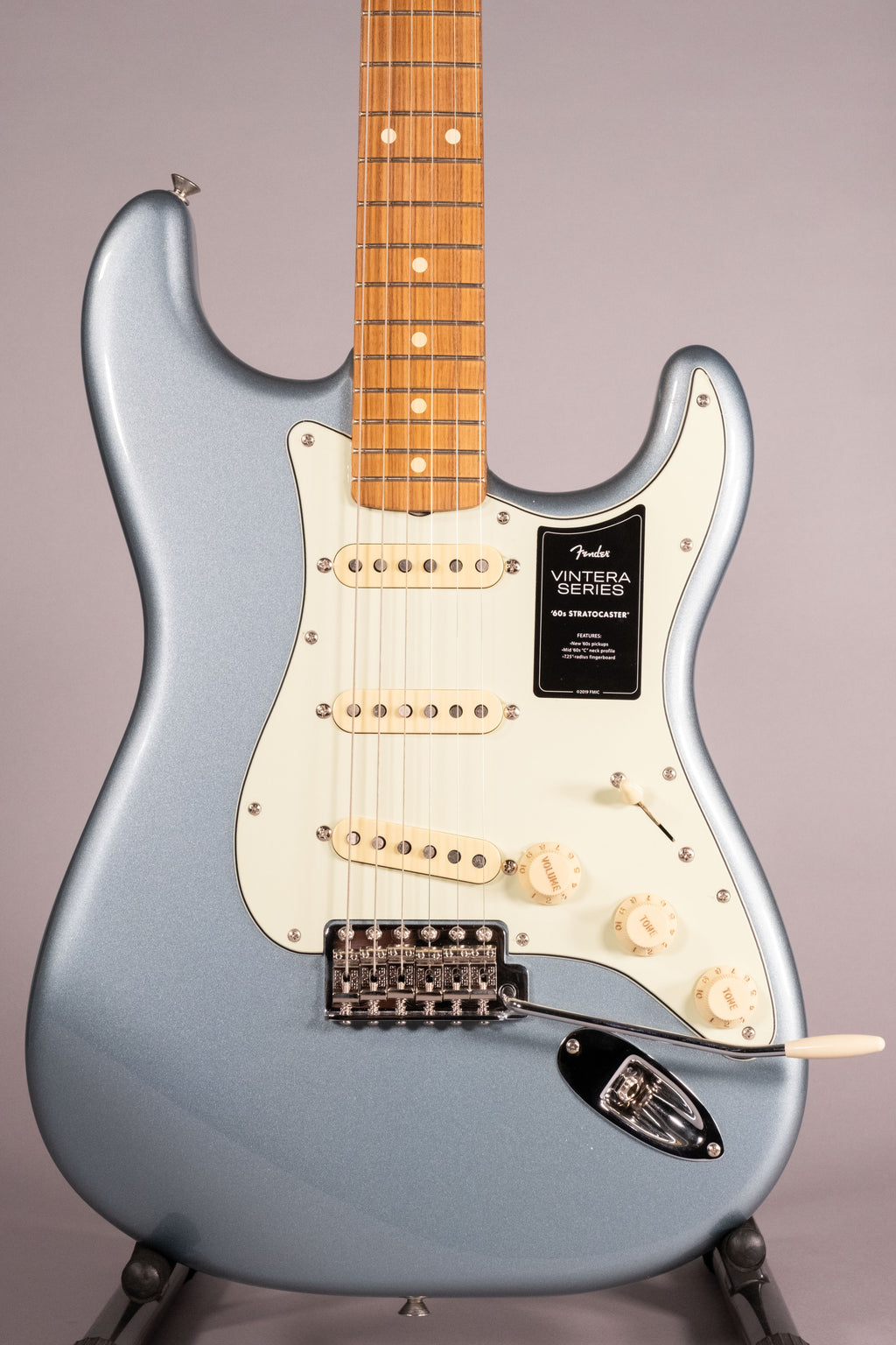 Fender Vintera 60S Stratocaster Pau Ferro Ice Blue Metallic