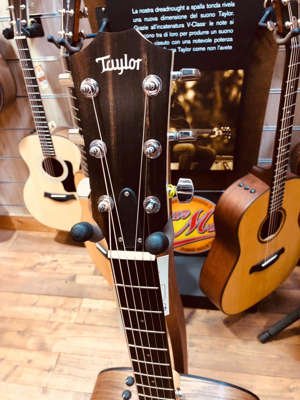 Taylor 110E Walnut Sitka Chitarra Acustica Dreadnought