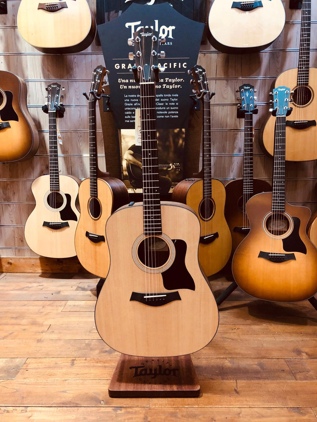 Taylor 110E Walnut Sitka Chitarra Acustica Dreadnought