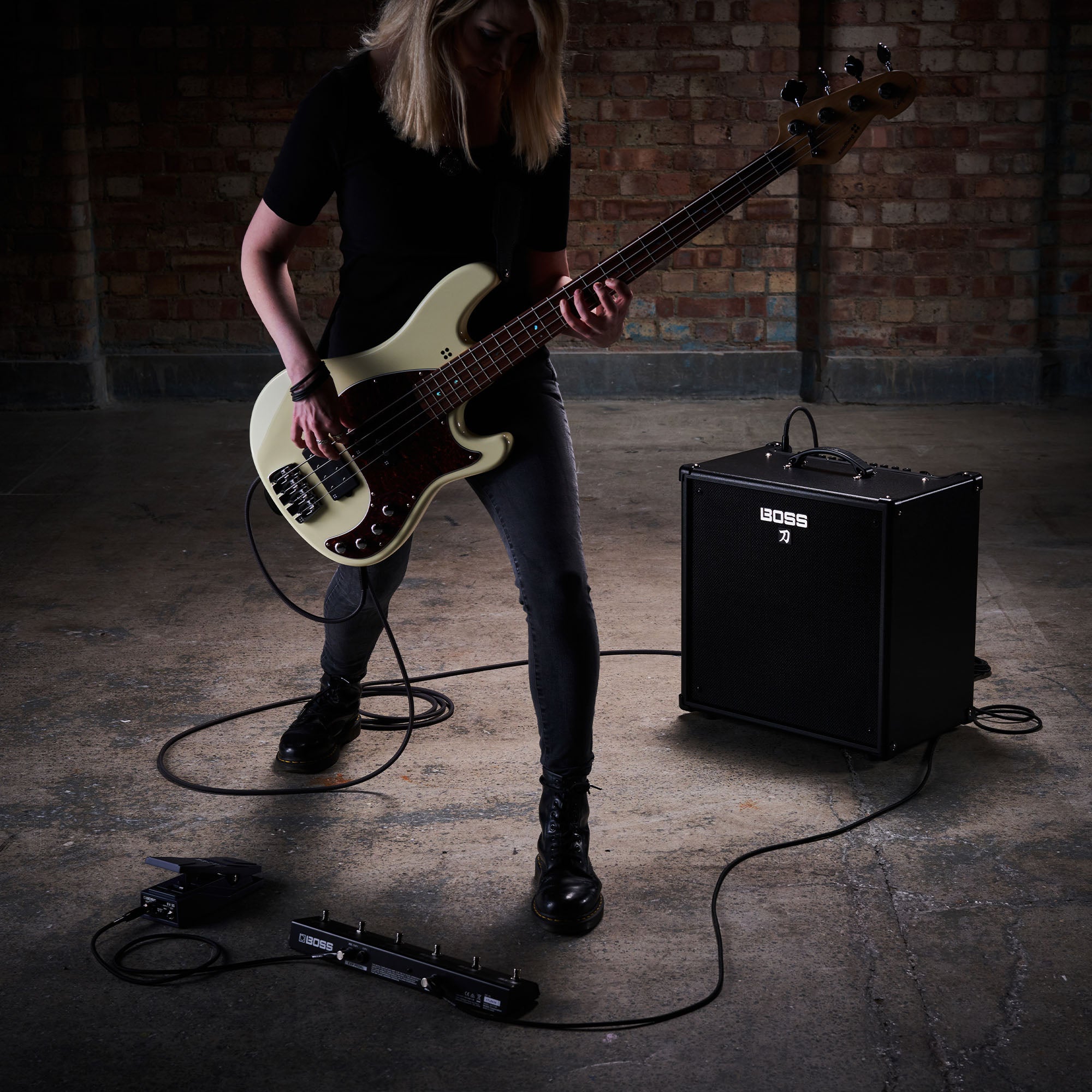 Boss Katana 210B - Amplificatore per Basso