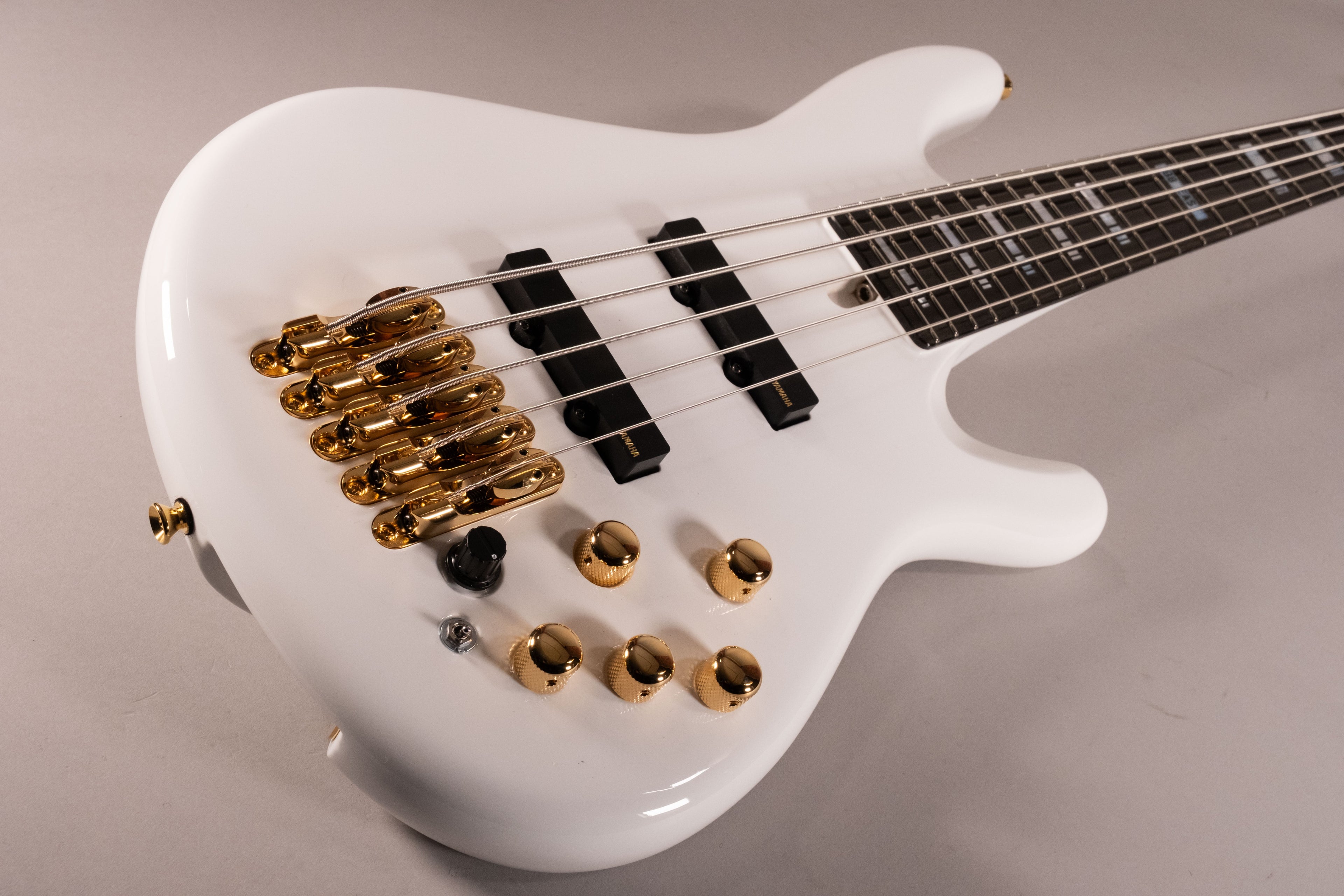 Yamaha BBNE2 White Nathan East Signature