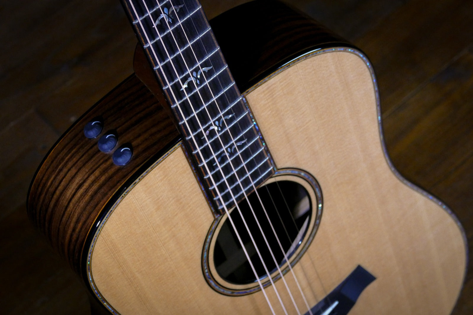 Taylor 910E Dreadnought Acoustic Guitar