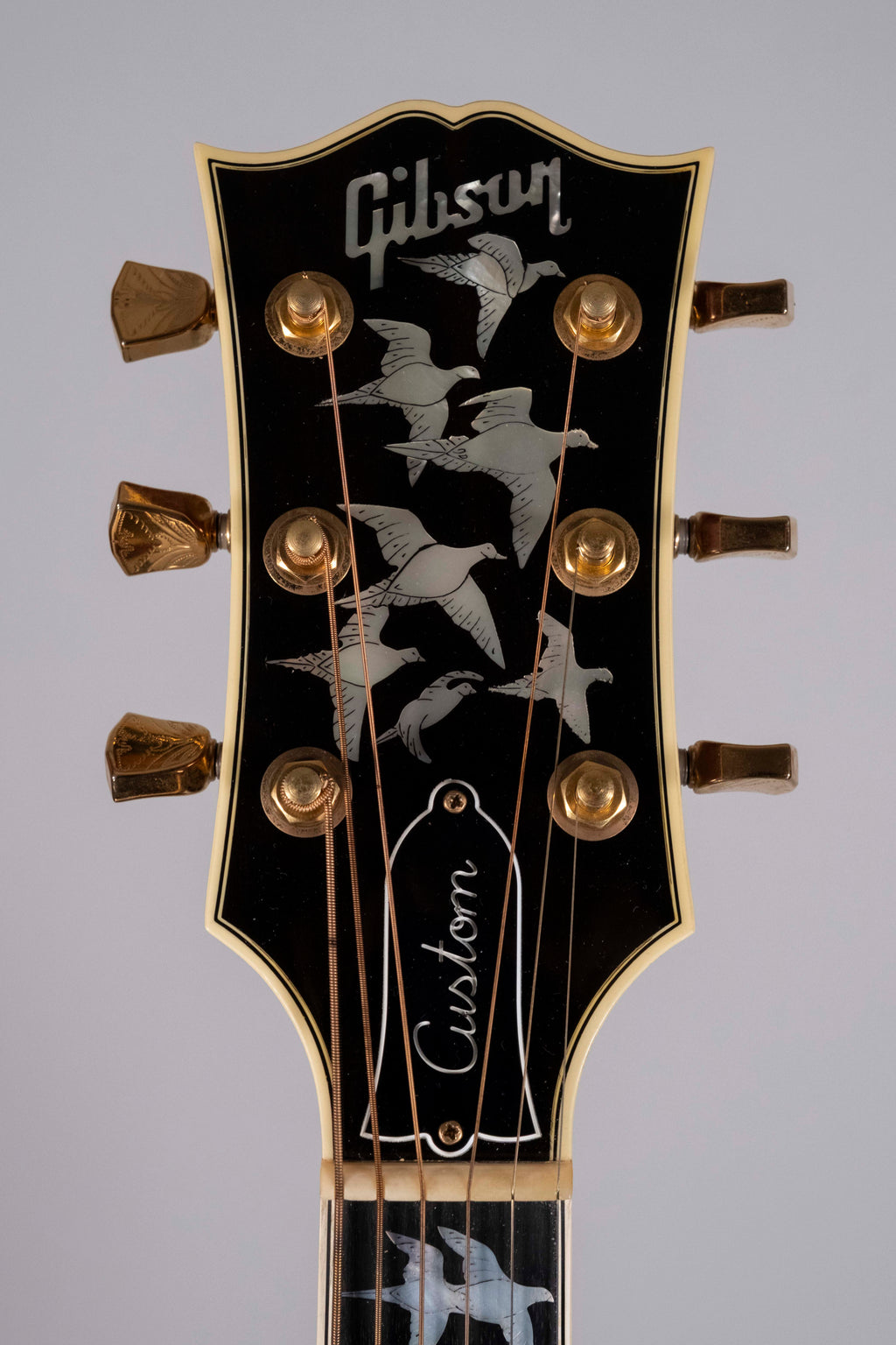 GIBSON DOVE IN FLYGHT USATA