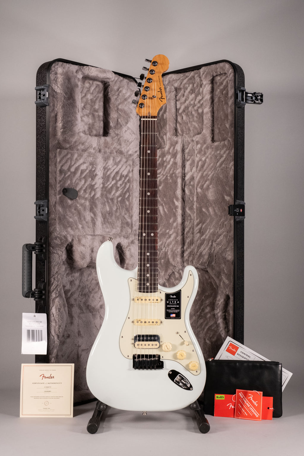 Fender American Ultra Stratocaster HSS Rosewood Fingerboard Sonic Blue