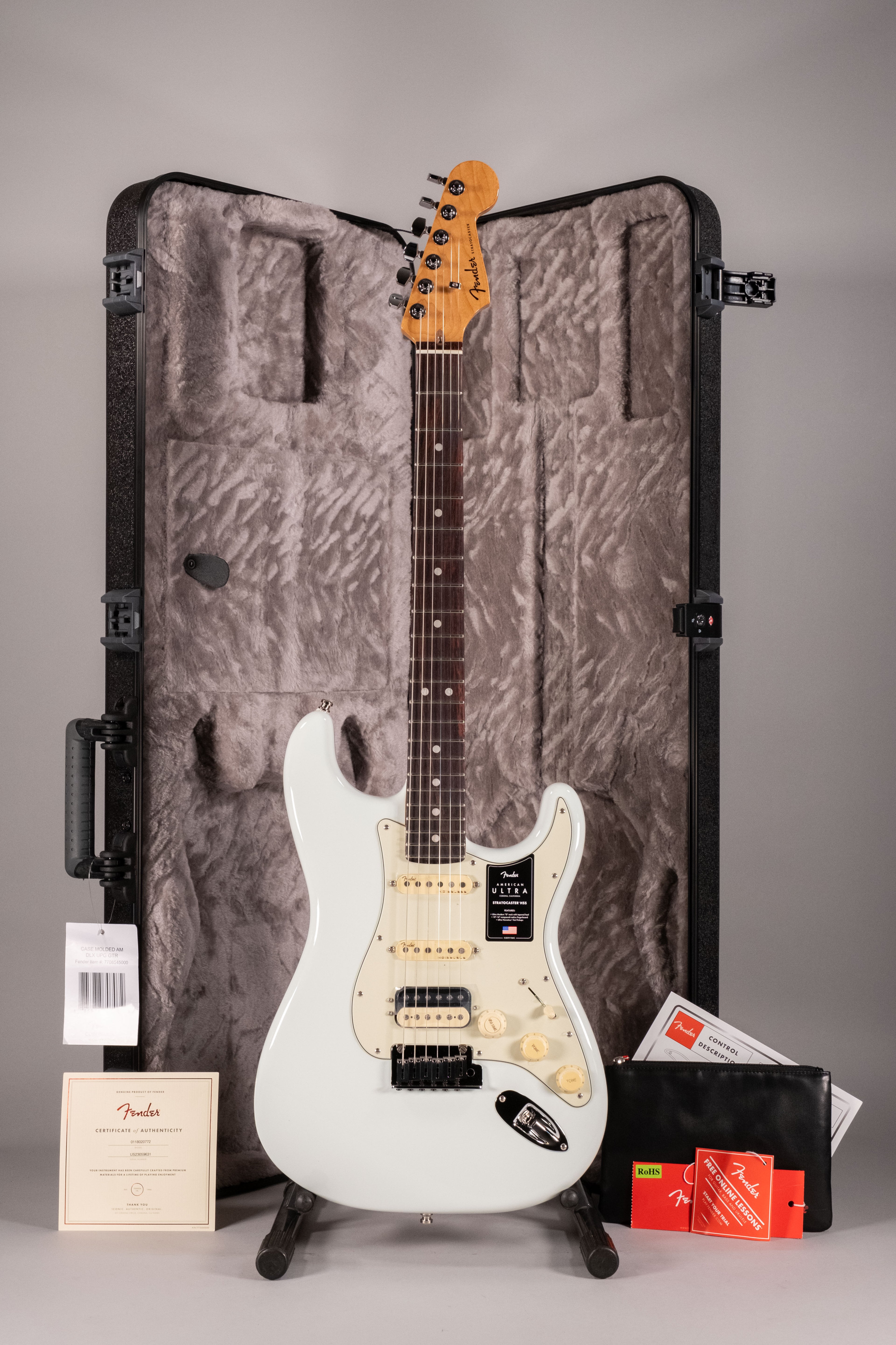 Fender American Ultra Stratocaster HSS Rosewood Fingerboard Sonic Blue