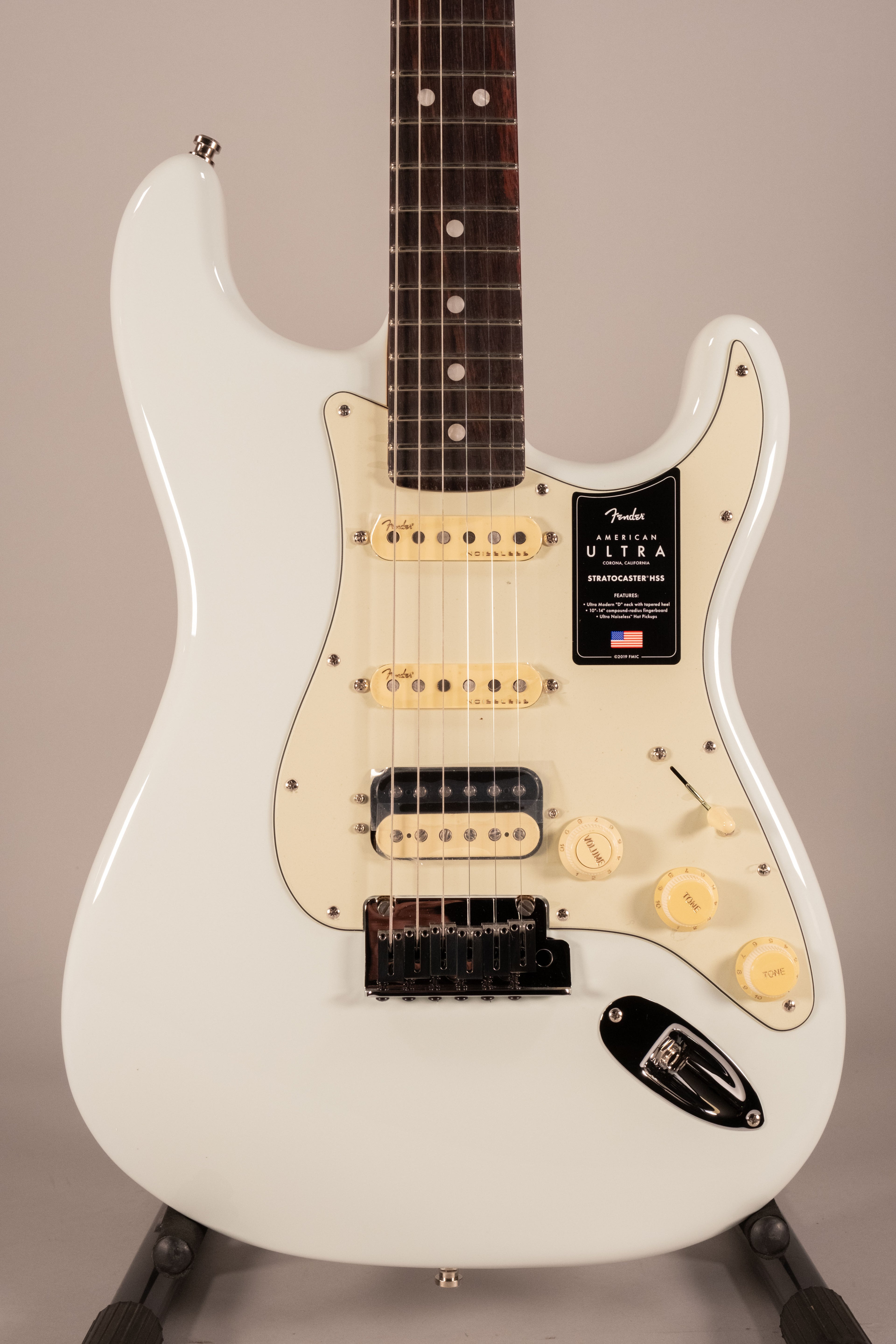Fender American Ultra Stratocaster HSS Rosewood Fingerboard Sonic Blue