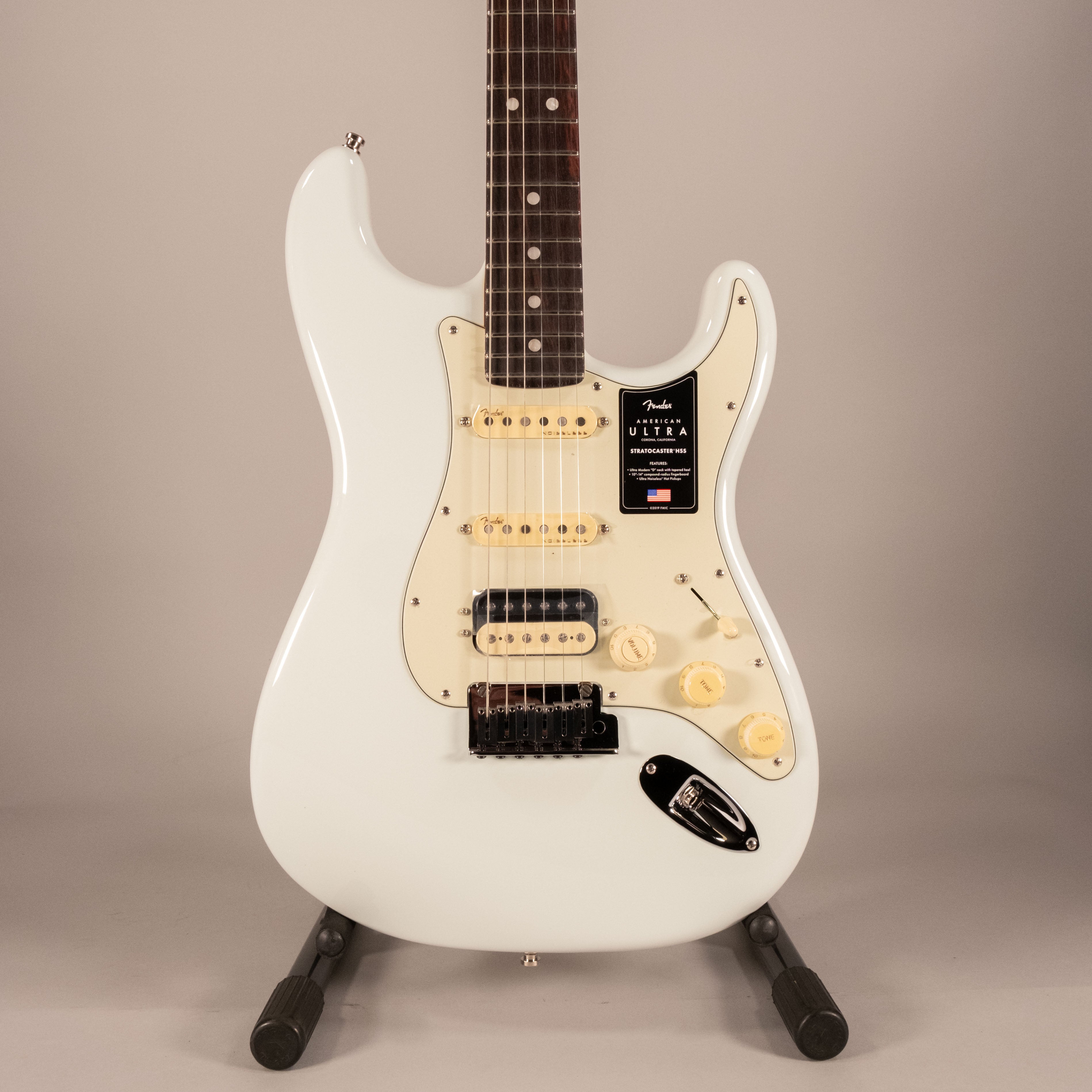 Fender American Ultra Stratocaster HSS Rosewood Fingerboard Sonic Blue