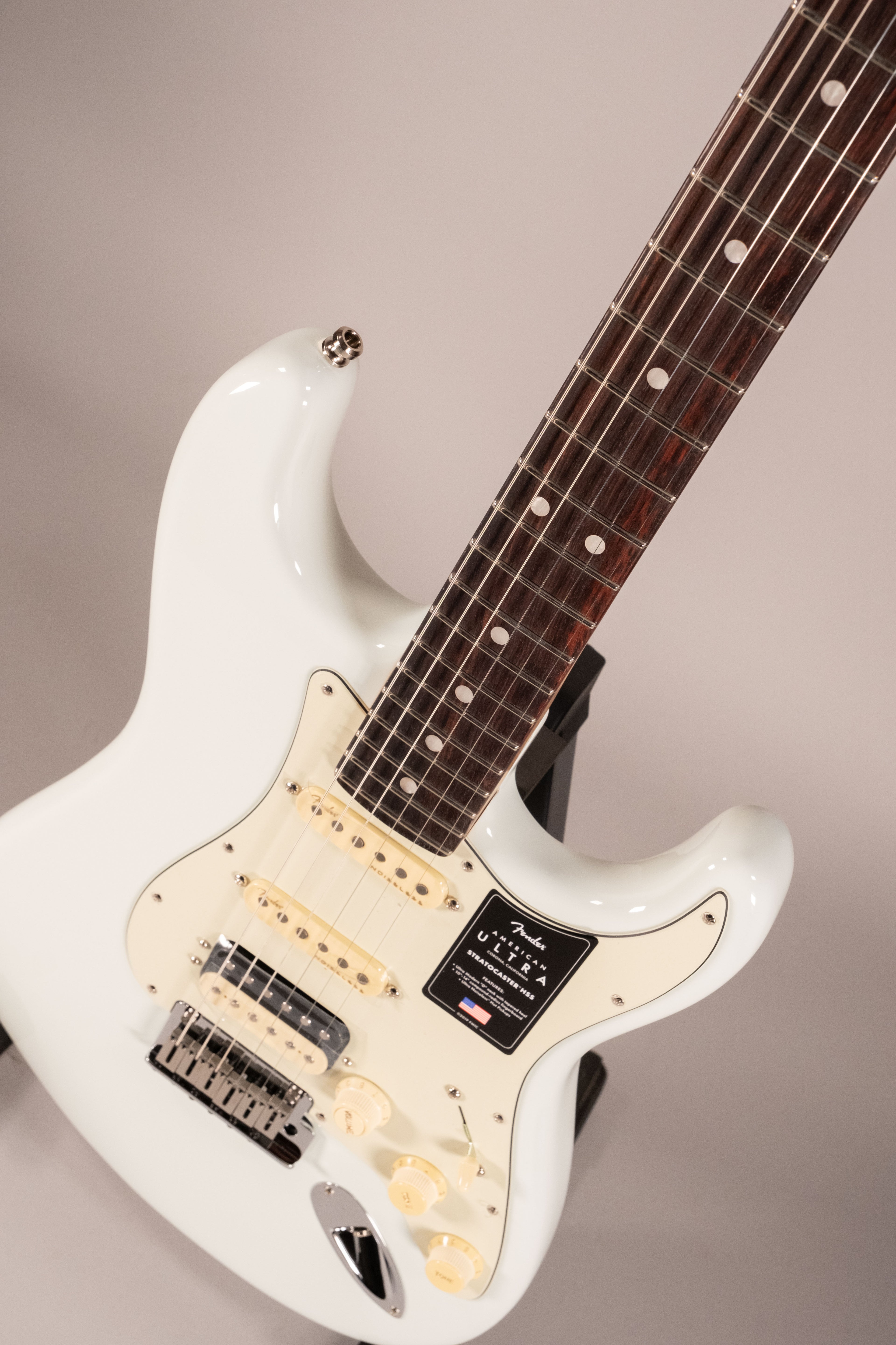 Fender American Ultra Stratocaster HSS Rosewood Fingerboard Sonic Blue