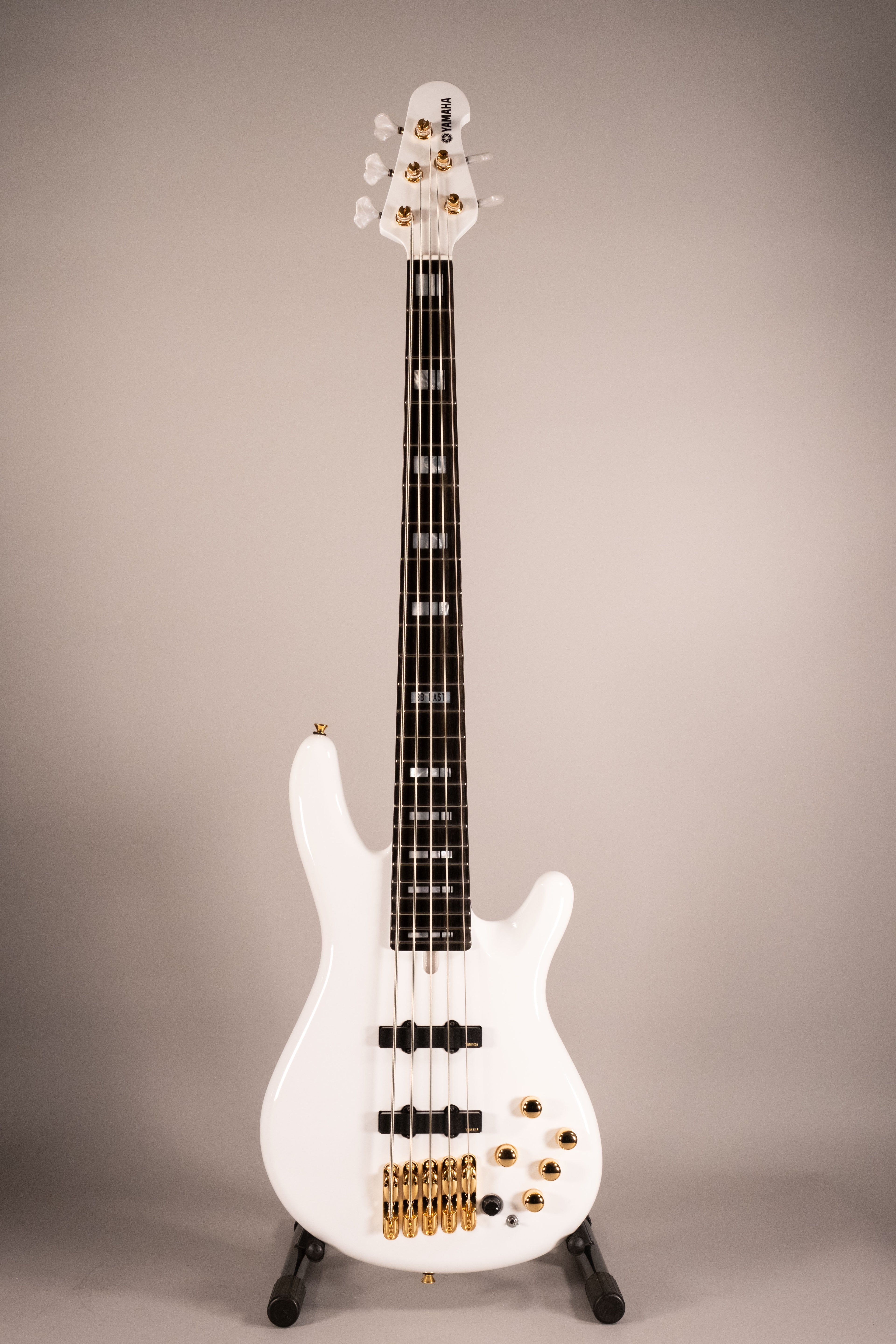 Yamaha BBNE2 White Nathan East Signature