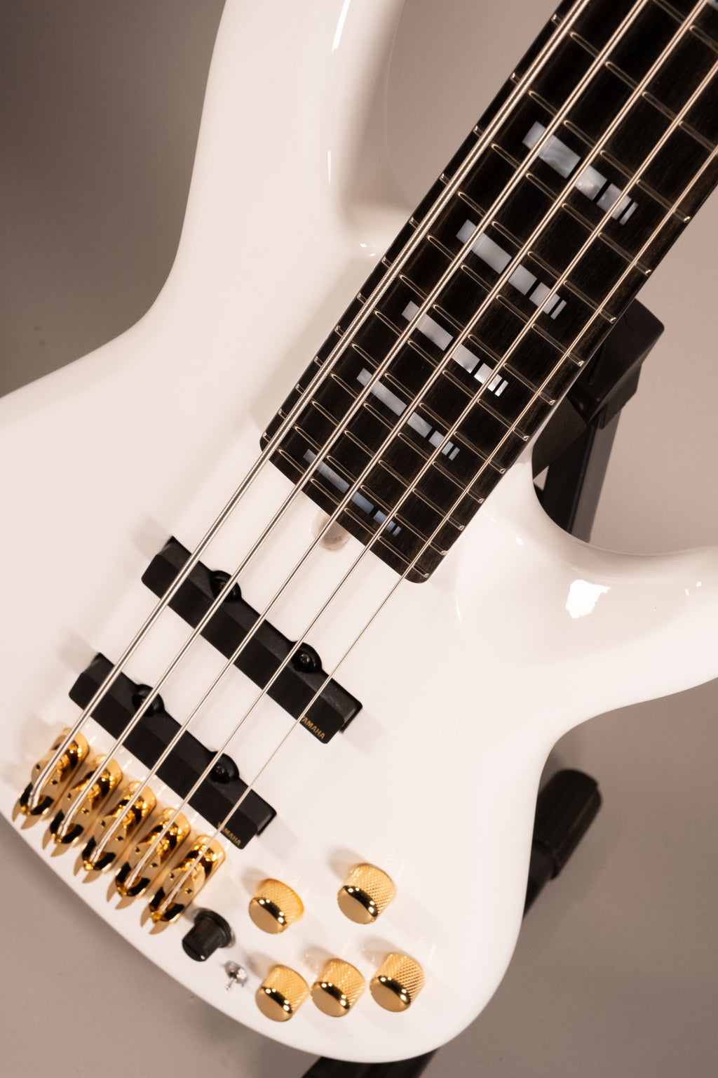 Yamaha BBNE2 White Nathan East Signature