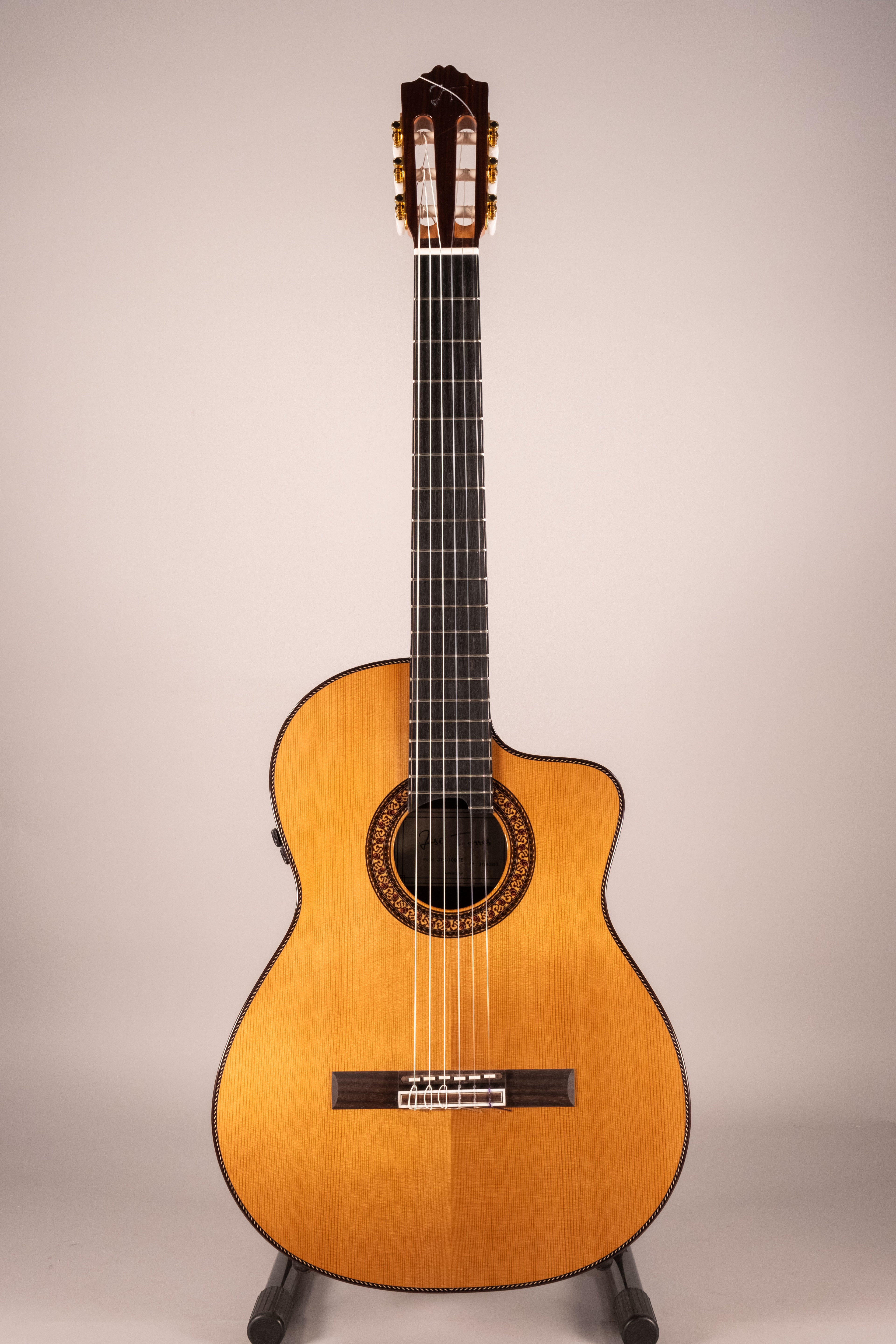 Jose Torres Jtc-100CE Chitarra Classica Cutaway Elettrificata Finitura Lucida