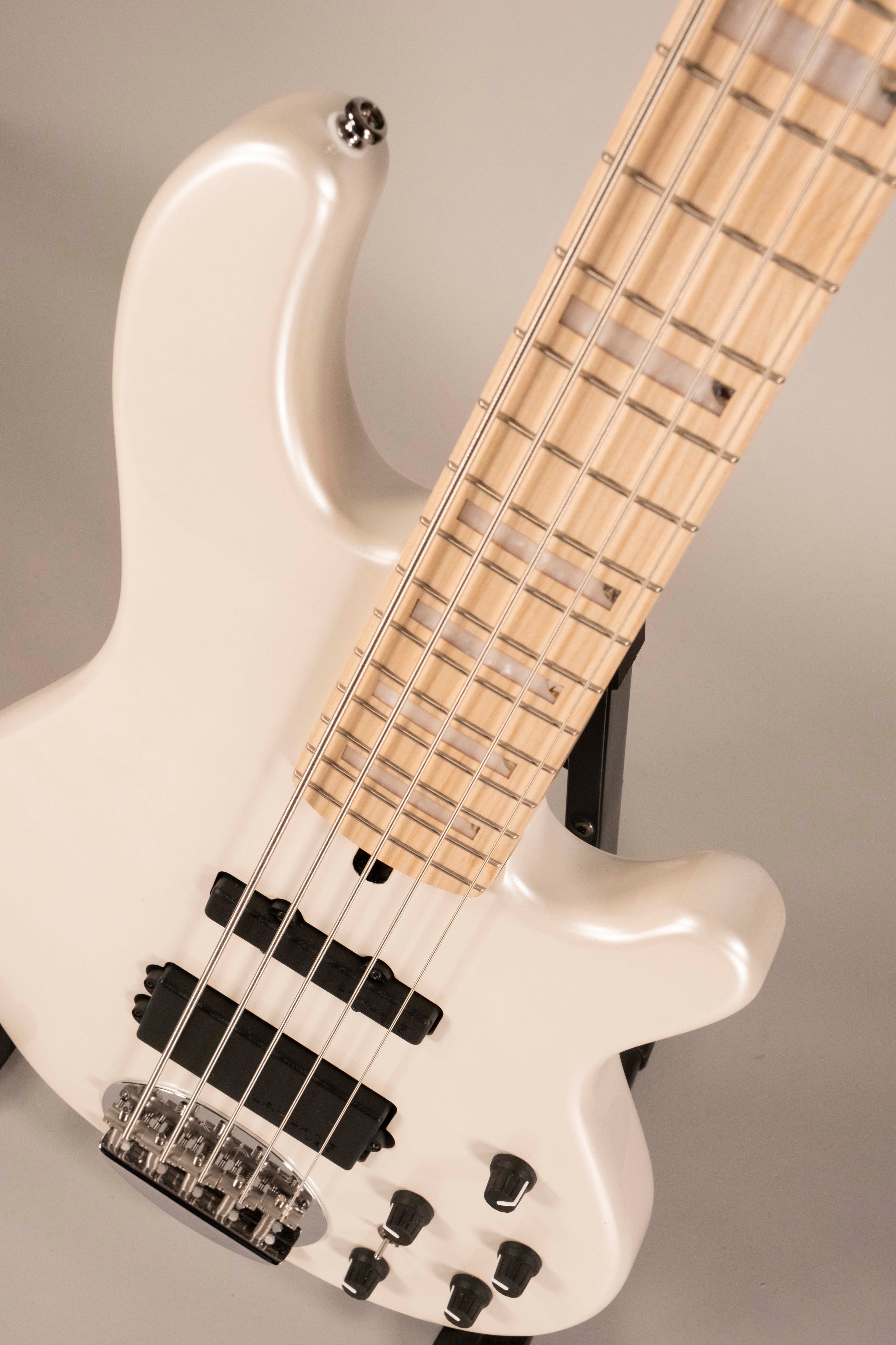 Lakland Skyline 5502 Custom White Pearl