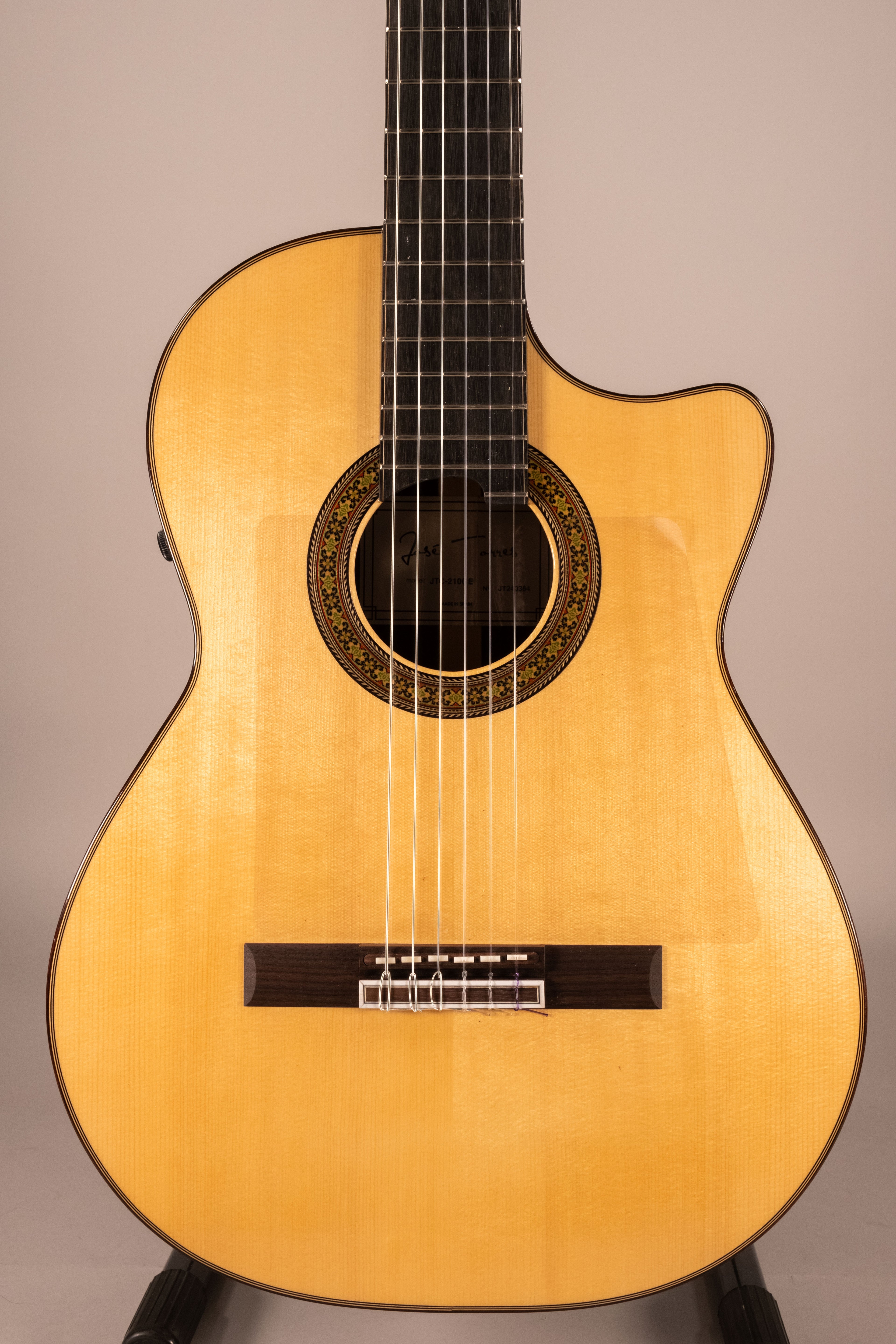 Jose Torres Jtc-210CE Chitarra Classica Cutaway Elettrificata