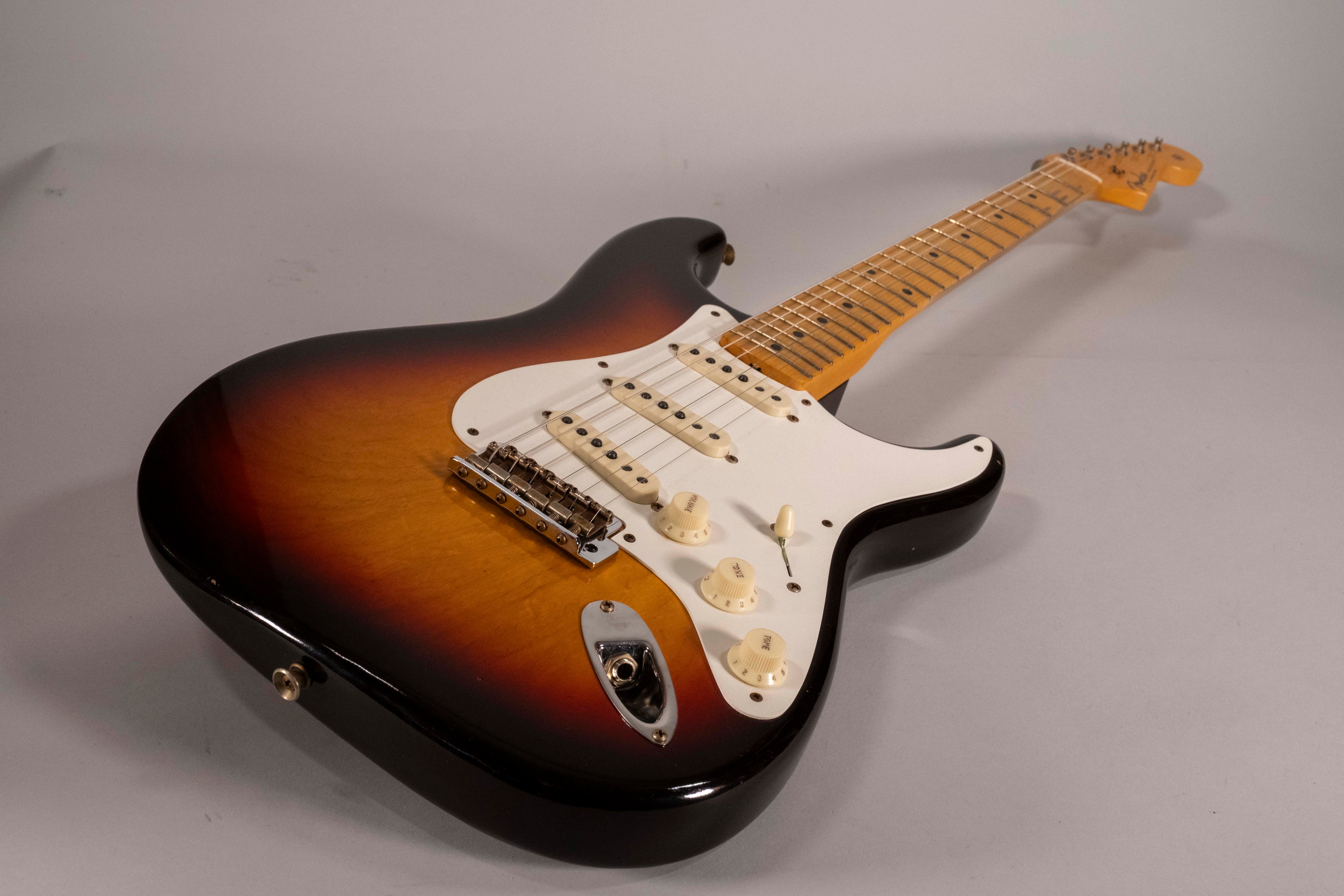 Fender Custom Shop Limited Ed 1956 Stratocaster Journeyman Relic 3Color Sunburst