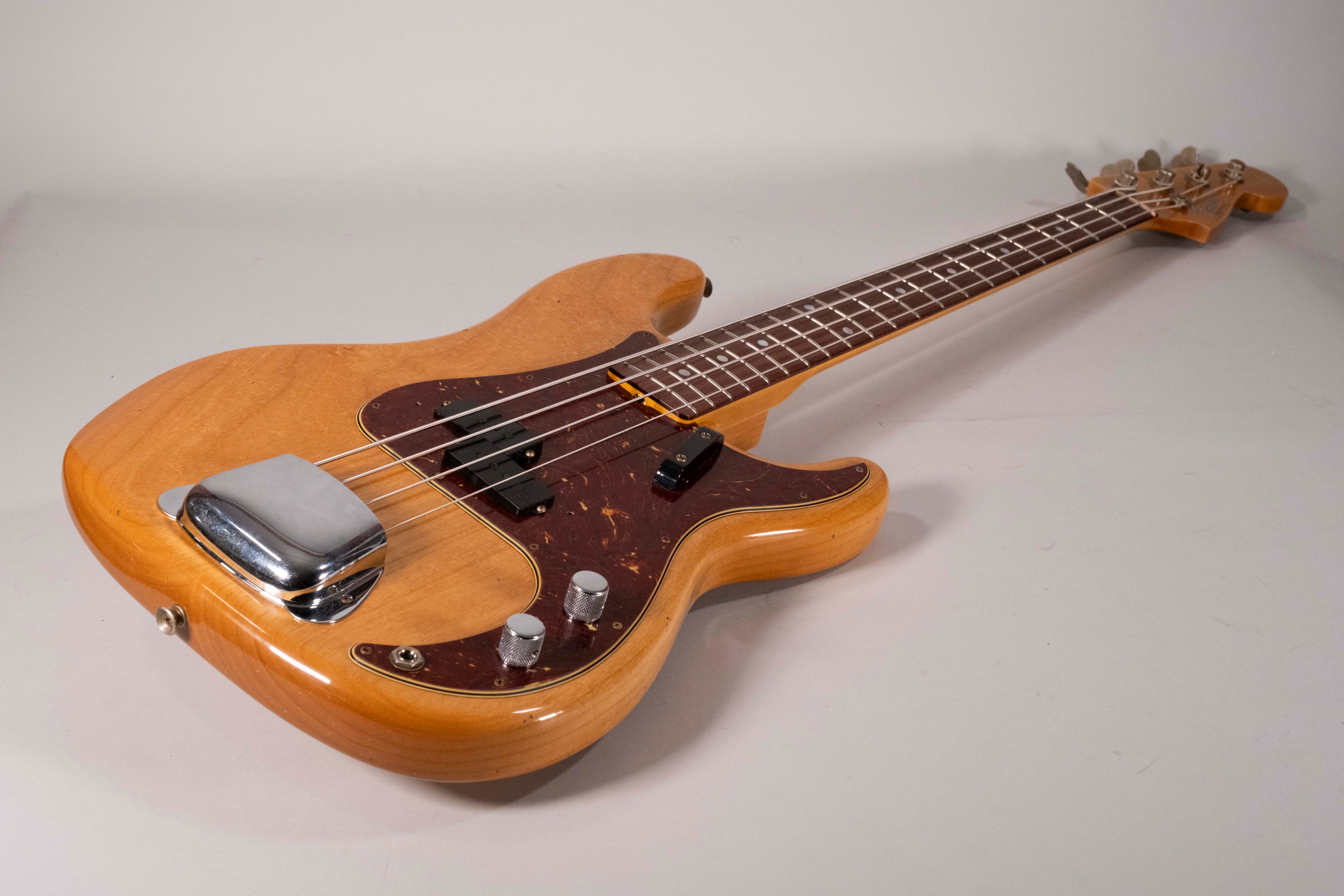 Fender Custom Shop 1966 Precision Bass Journeyman Relic 3A RW Aged Natural