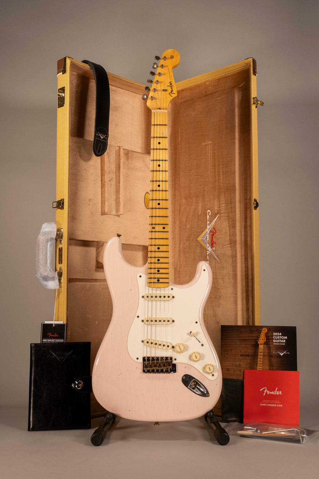 Fender Custom Shop 1956 Stratocaster Journeyman Relic Faded Aged Shell Pink