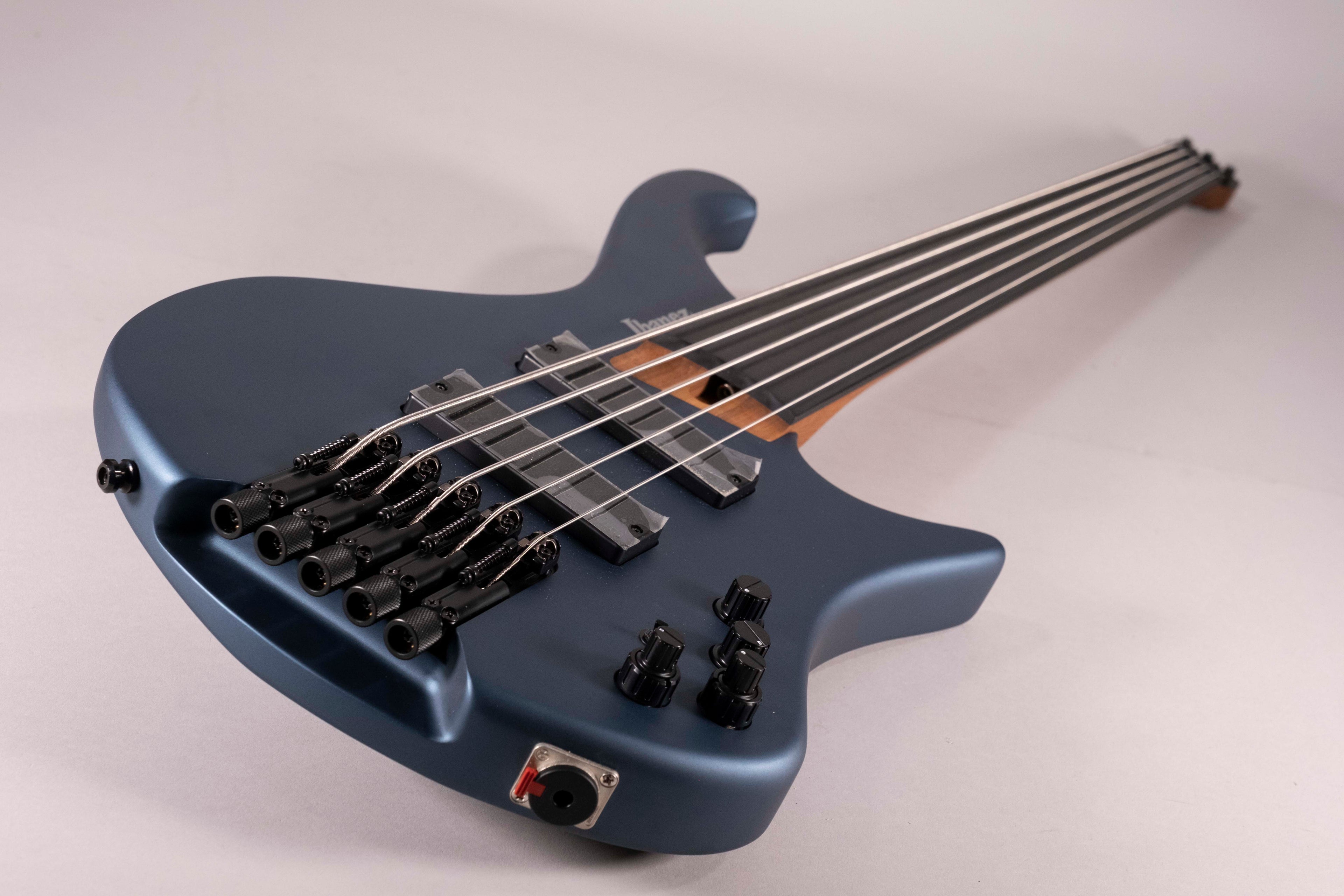 Ibanez EHB1005FAOM Basso Elettrico 5 Corde Artic Ocean Matte