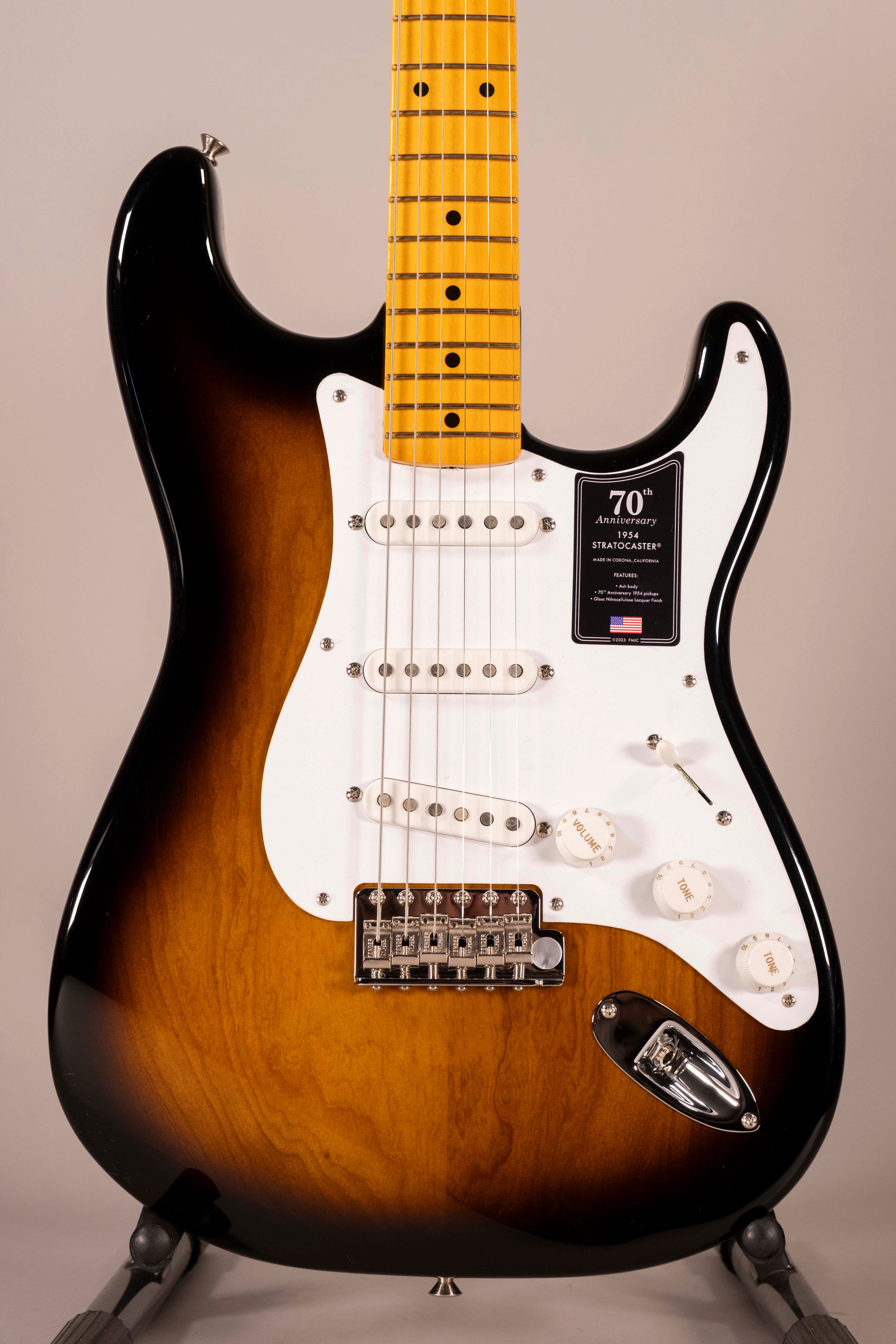 Fender 70th Anniversary American Vintage II 1954 Stratocaster MN 2Color Sunburst