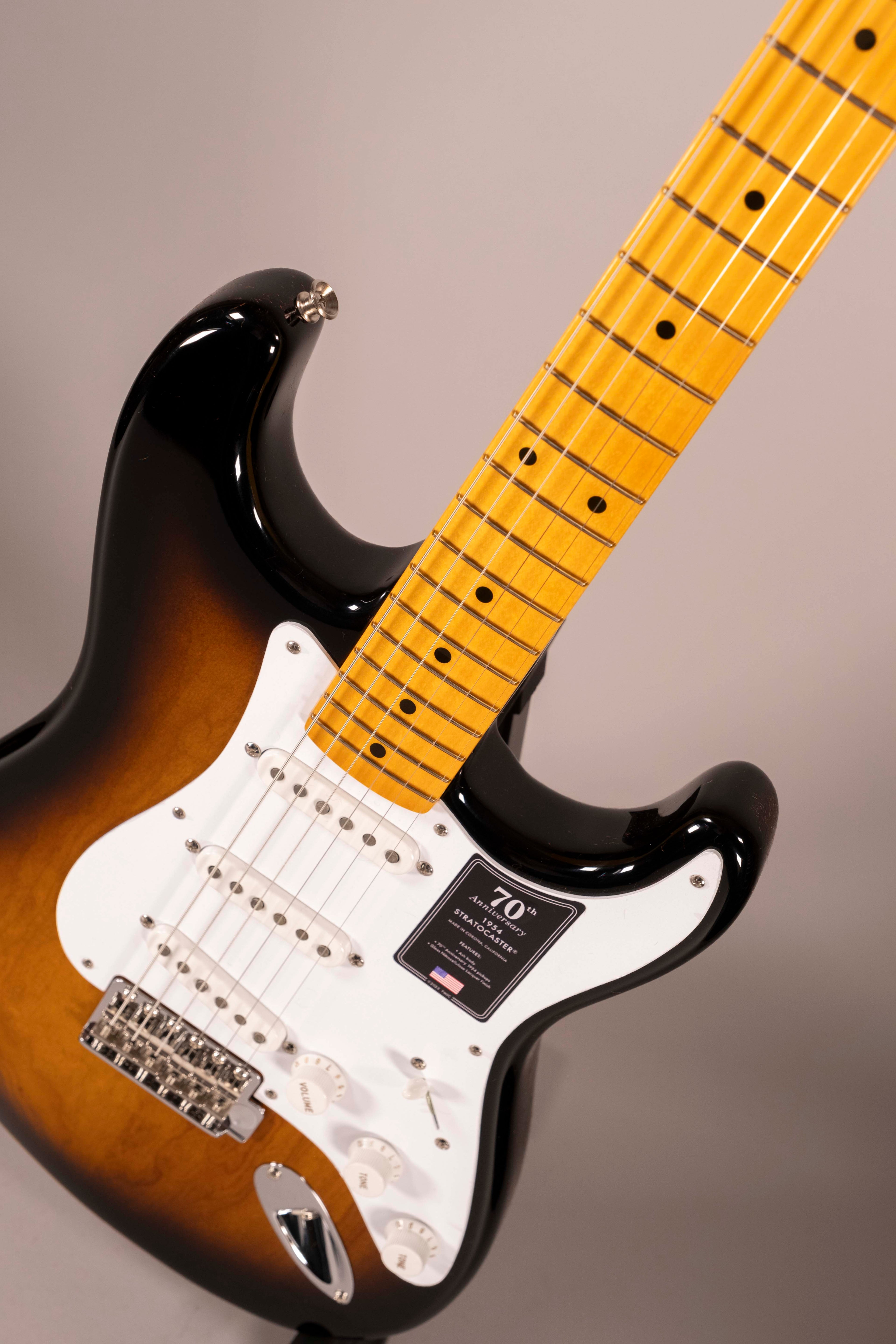 Fender 70th Anniversary American Vintage II 1954 Stratocaster MN 2Color Sunburst
