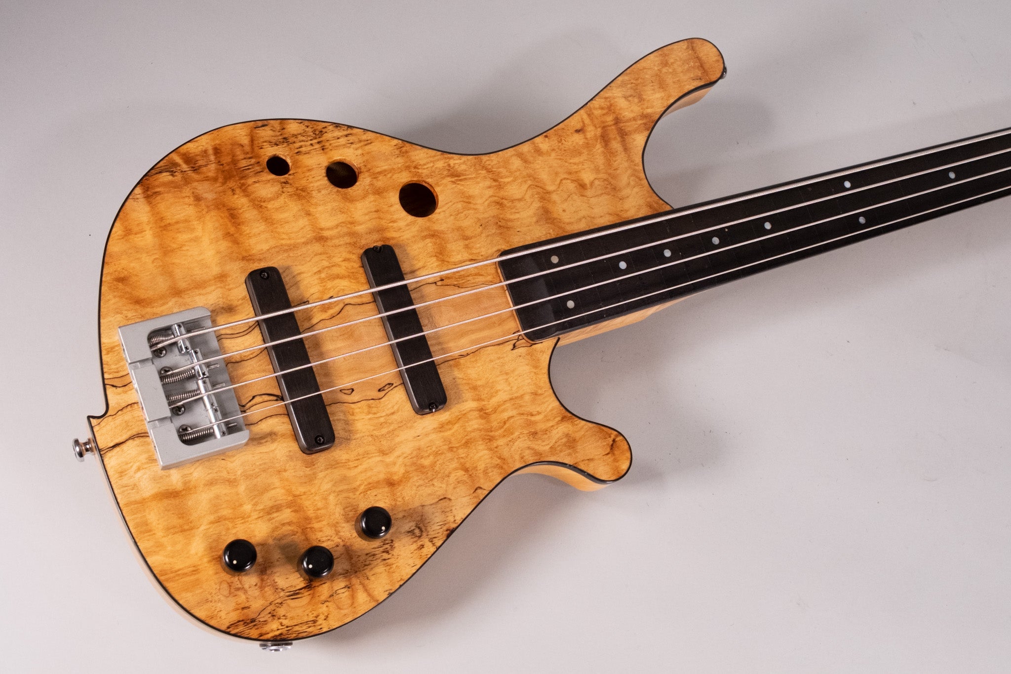 Basso Artigianale 4 C Fretless Usato