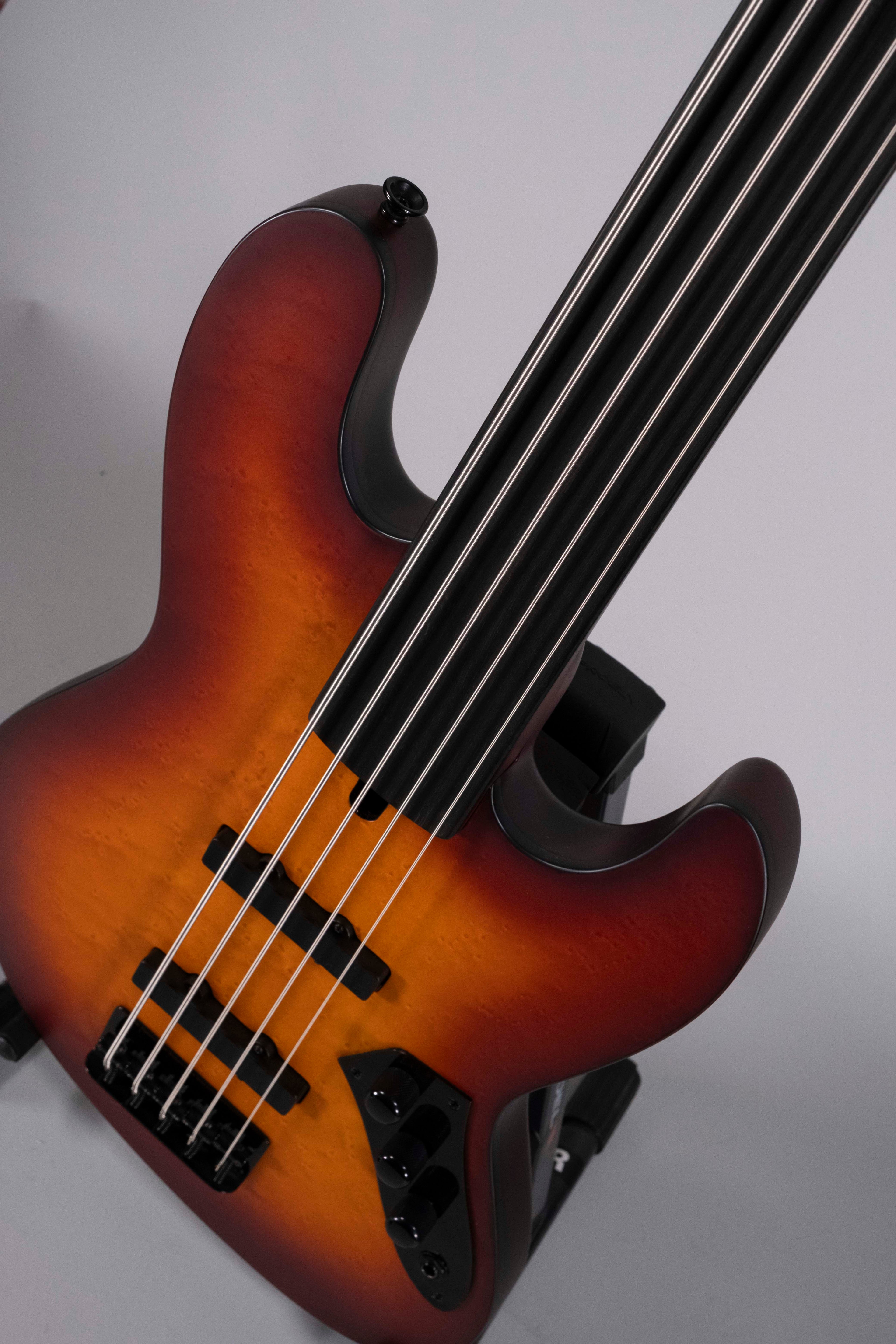 Maruszczyk Elwood 5P Fretless