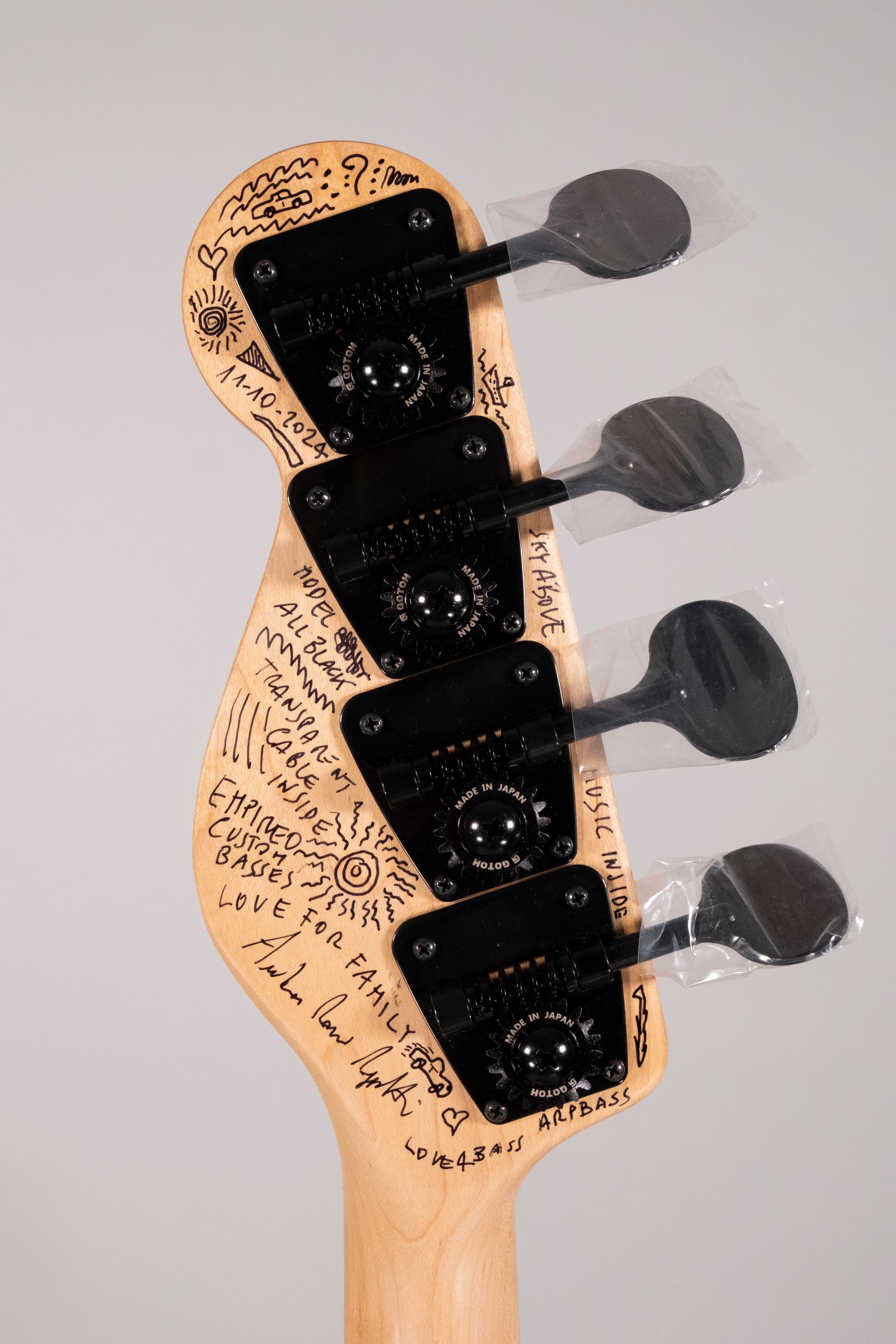 EMPIREO ALL BLACK FRETLESS 4 USATO