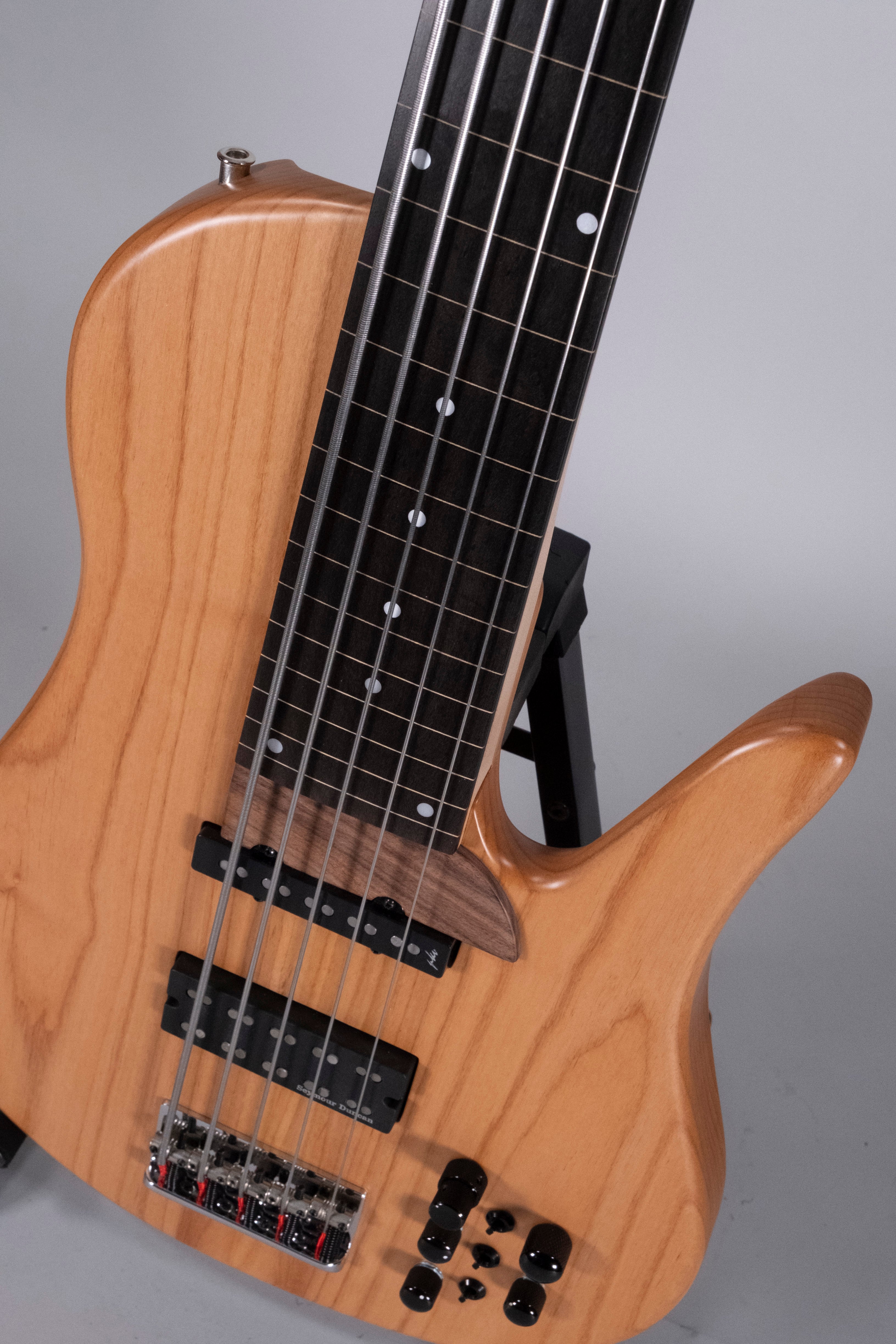 EMPIREO JACO MODERN FRETLESS 5C USATO