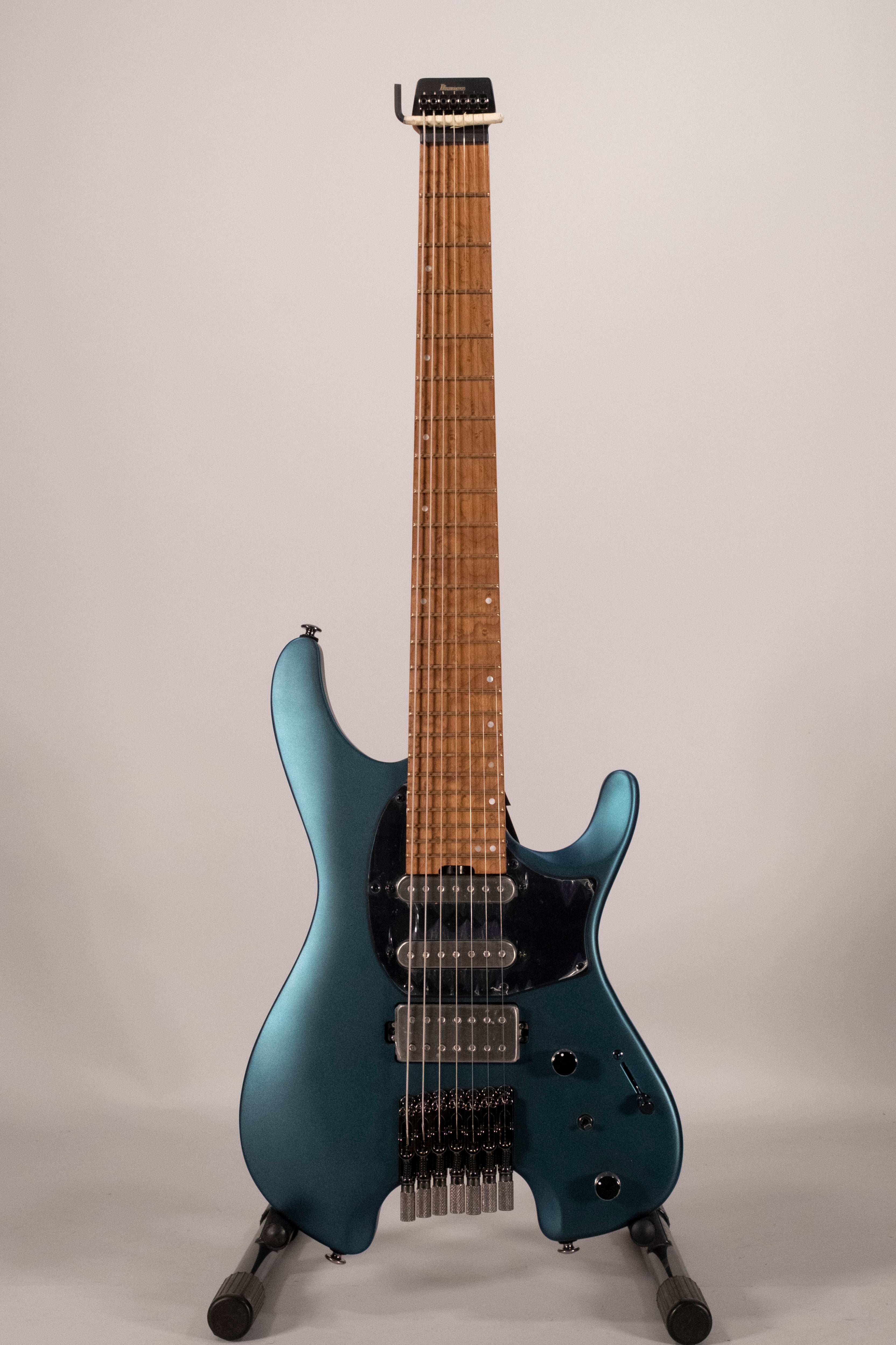 Ibanez Q547B Chitarra 7 Corde Metallic Matte