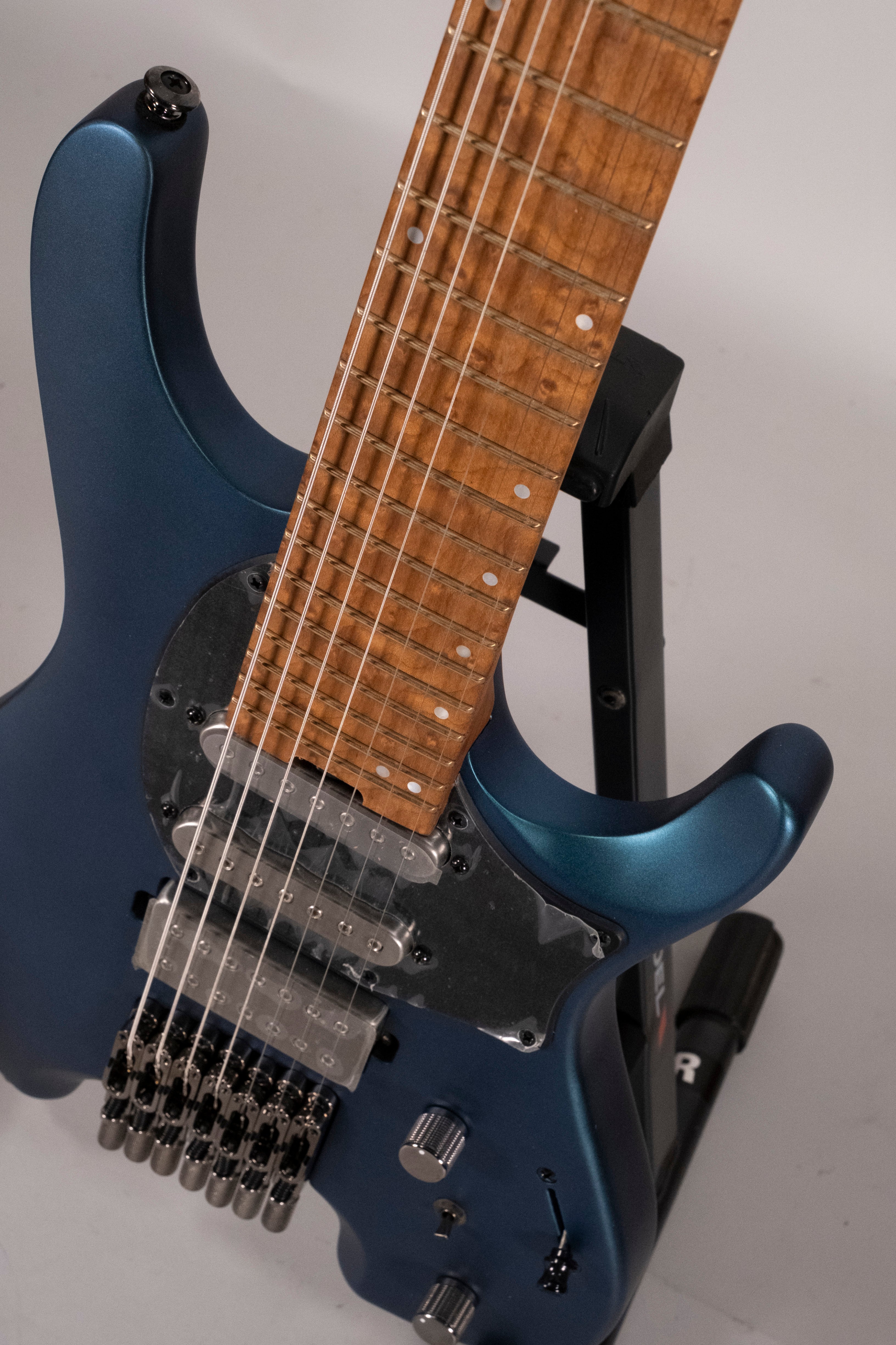 Ibanez Q547B Chitarra 7 Corde Metallic Matte