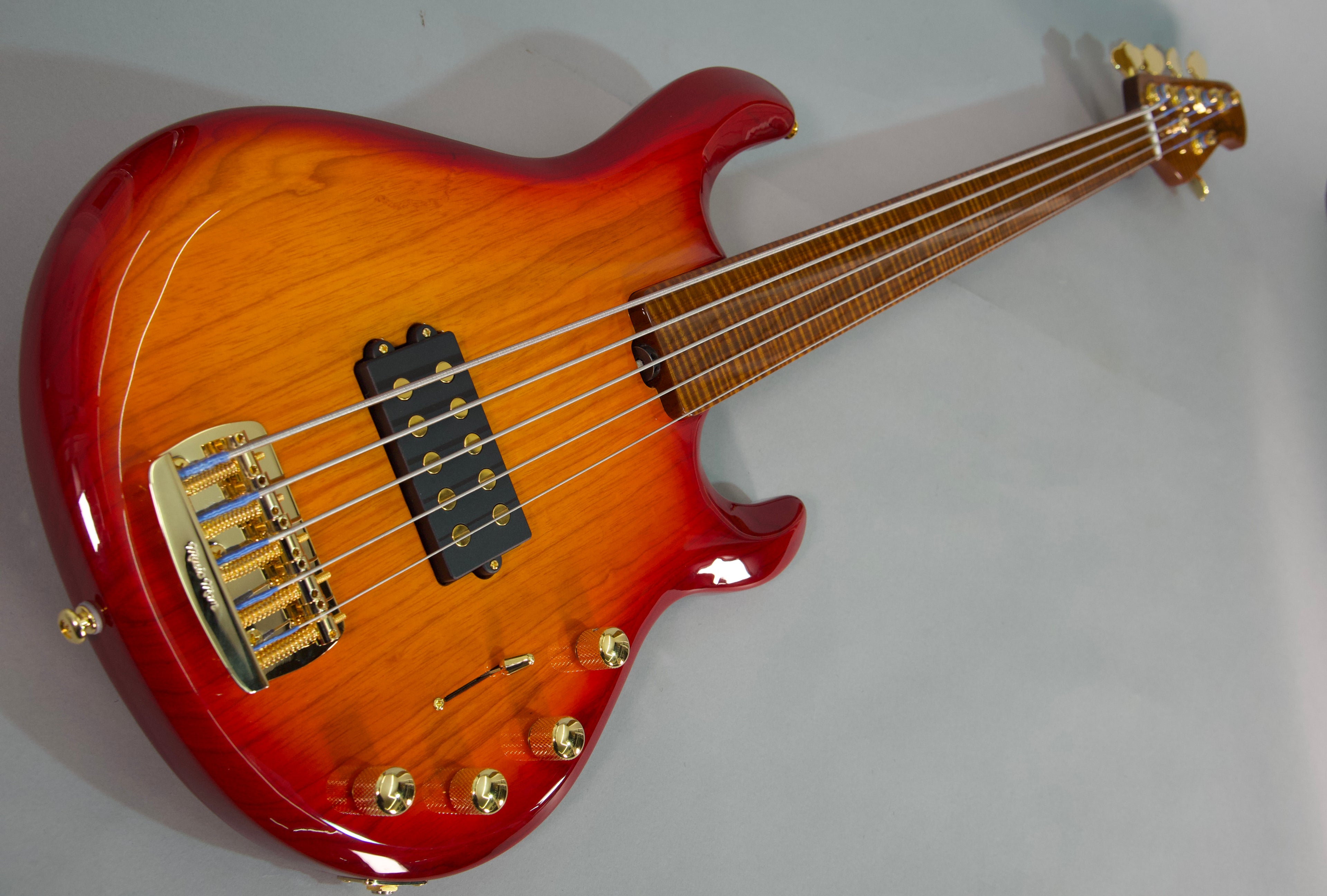 MusicMan BFR Stingray 5 Special Fuego Fretless 21 Of 105