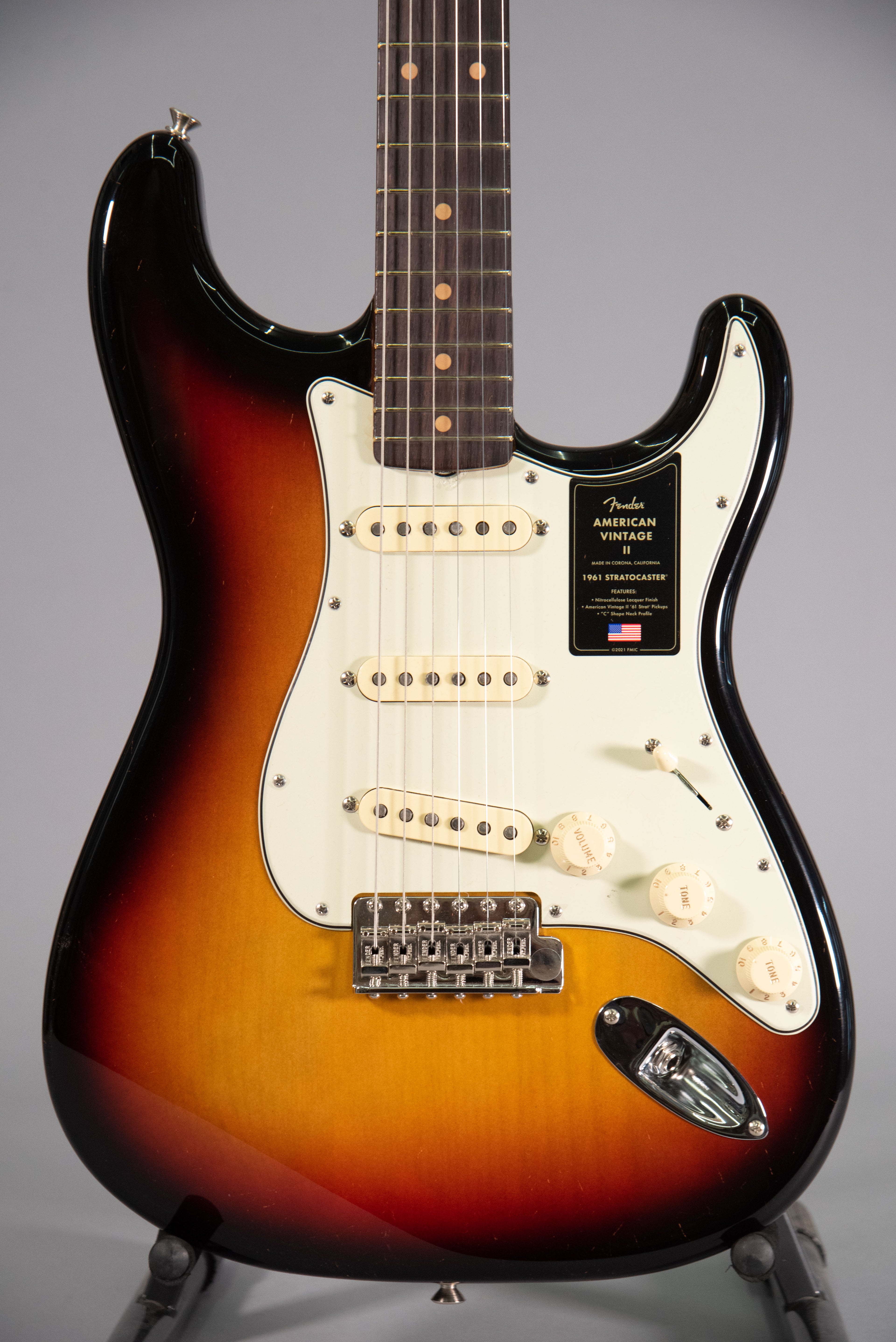 Fender American Vintage II 1961 Stratocaster 3 Color Sunburst
