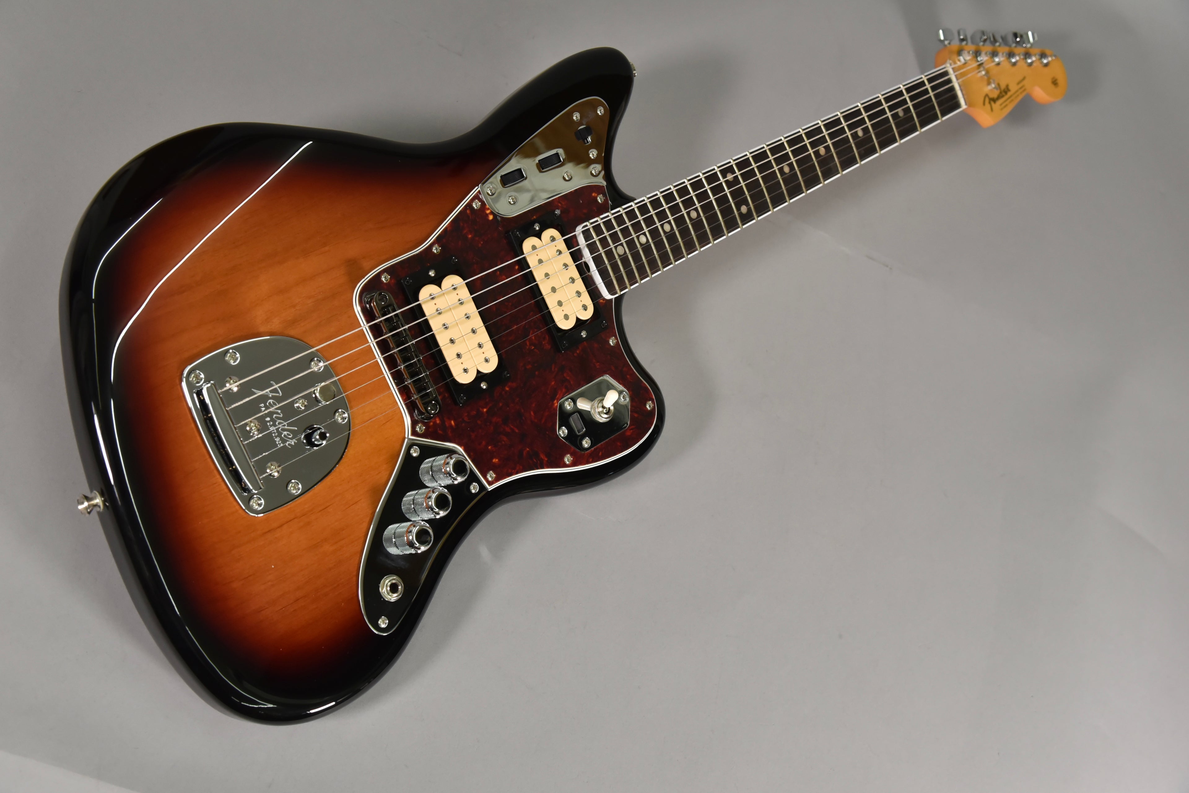 Fender Kurt Cobain Jaguar 3-Color Sunburst